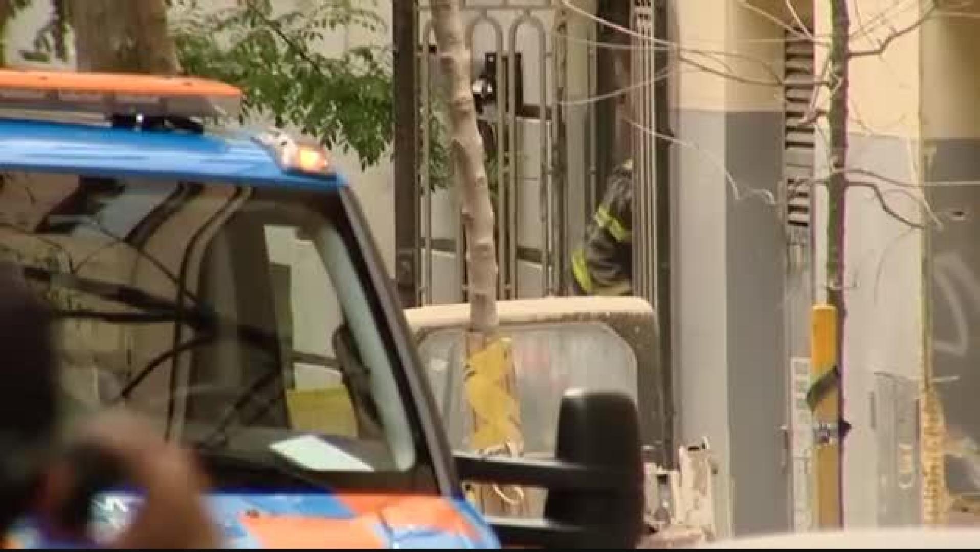 Dos obreros atrapados en los escombros de un edificio derruido en Madrid