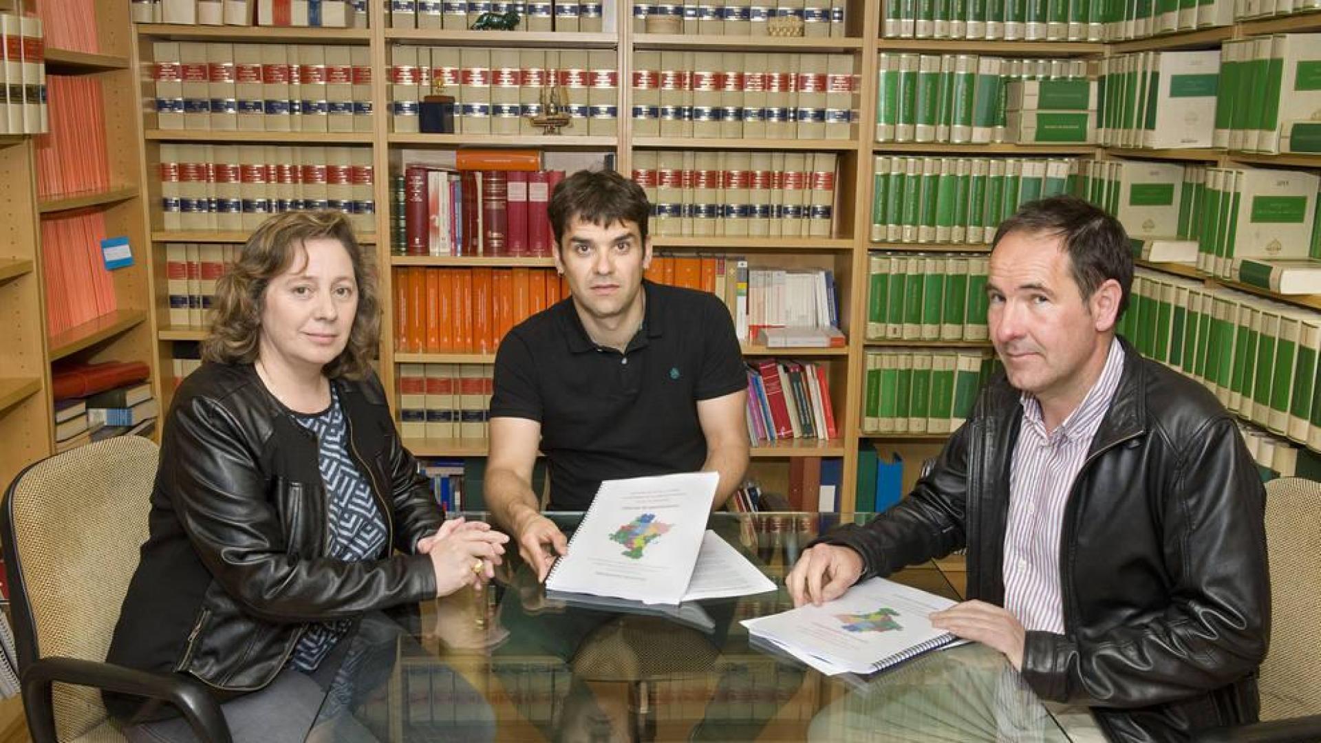 El Ejecutivo foral entrega a la FNMC el anteproyecto del nuevo mapa local de Navarra