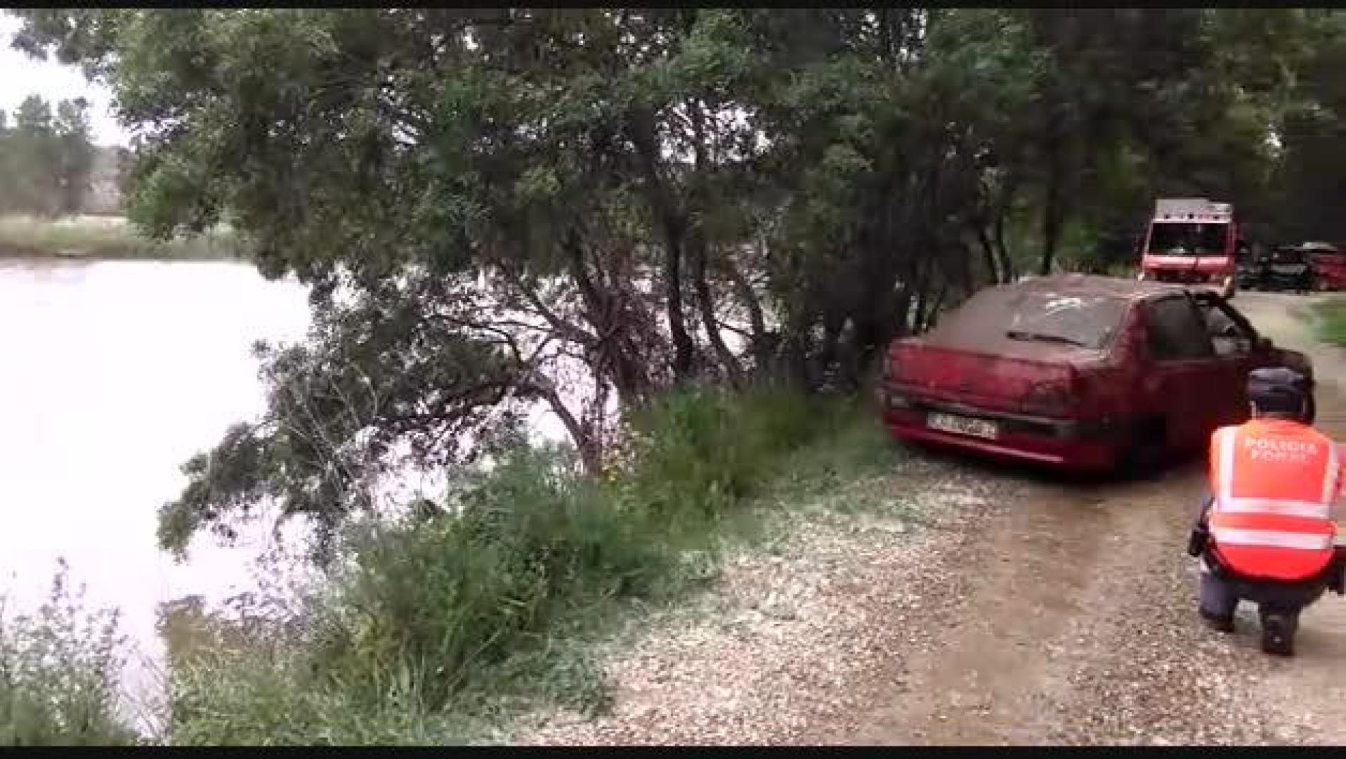 Rescate de un vehículo del río Ebro