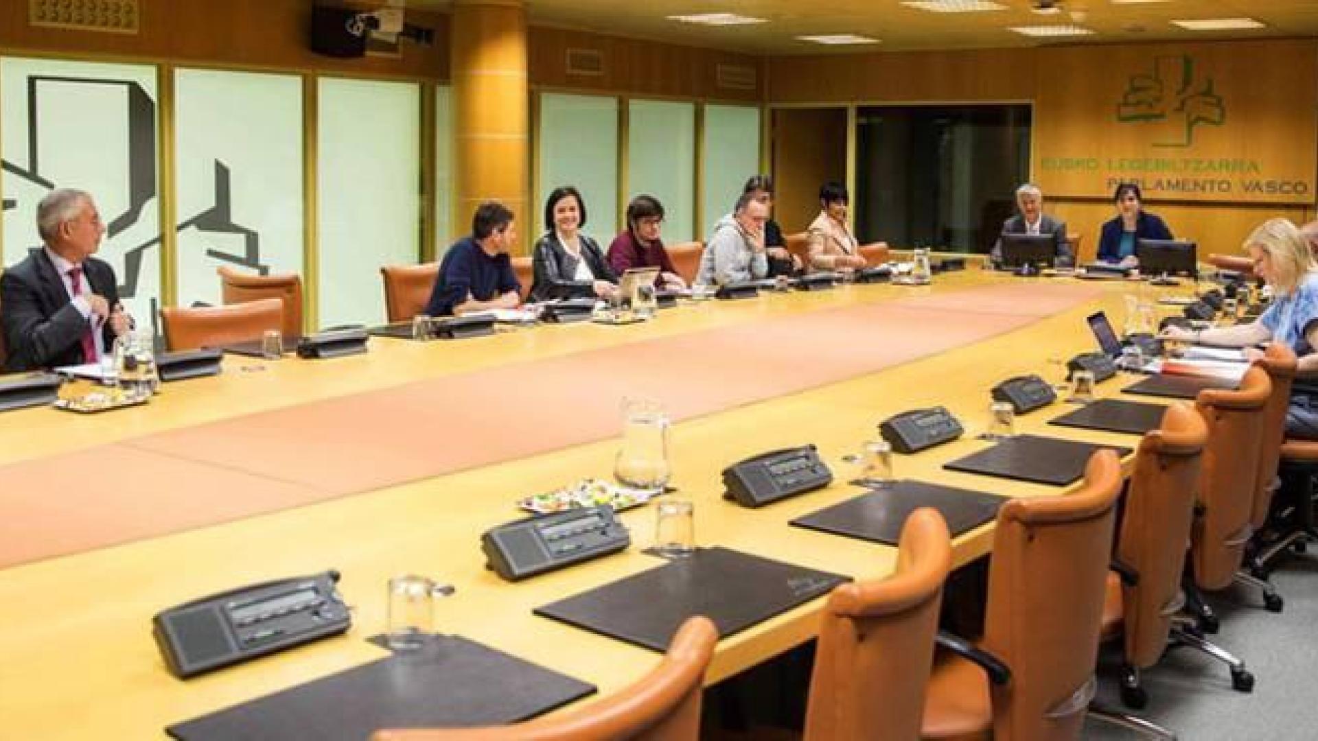 PNV y EH Bildu aprueban que el nuevo Estatuto vasco incluya el derecho a decidir