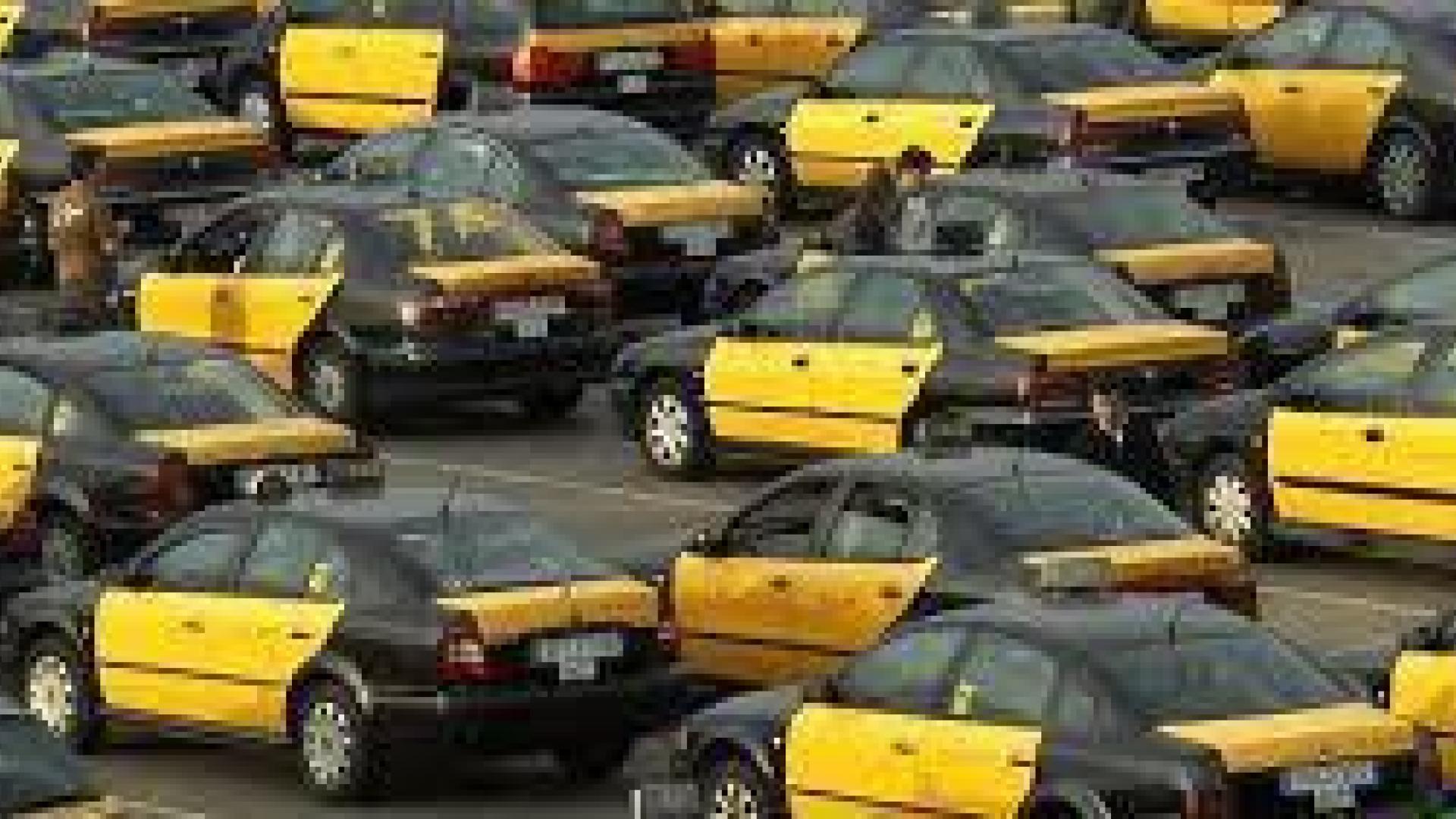 Los taxistas no podrán ir en bermudas, tirantes o chancletas