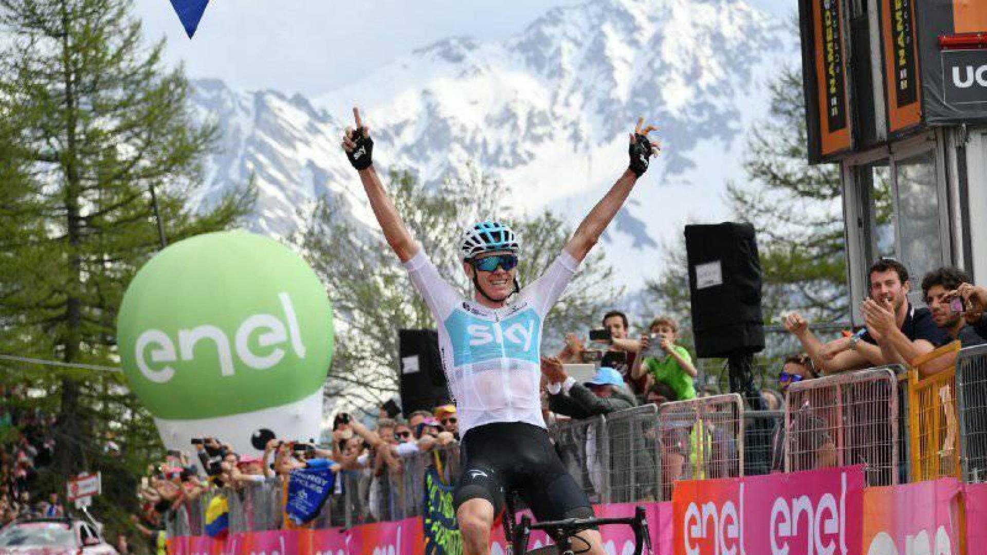 Froome firma una etapa histórica y es el nuevo líder