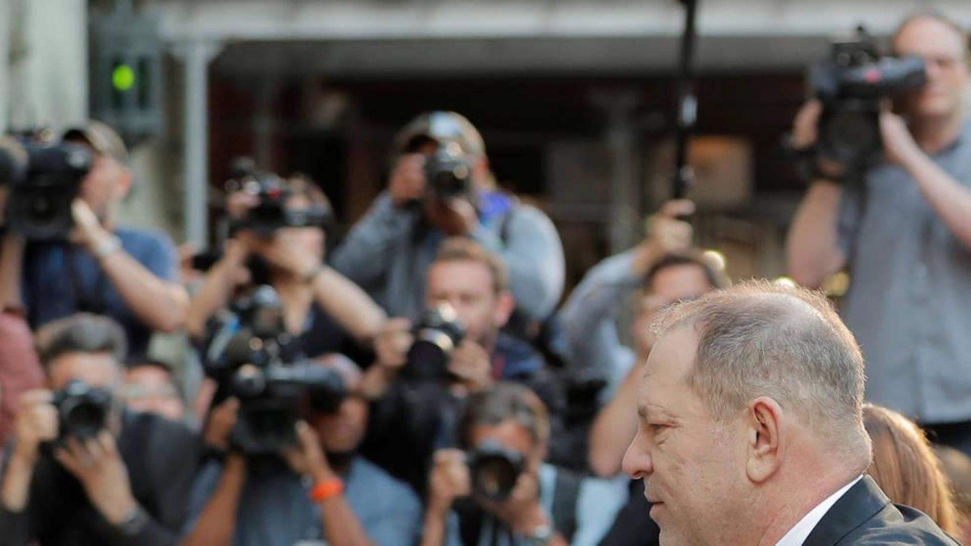 Harvey Weinstein se entrega en una comisaría de Nueva York