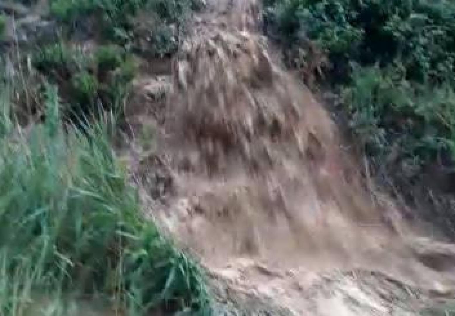 Torrente de agua en la Peña de Azagra