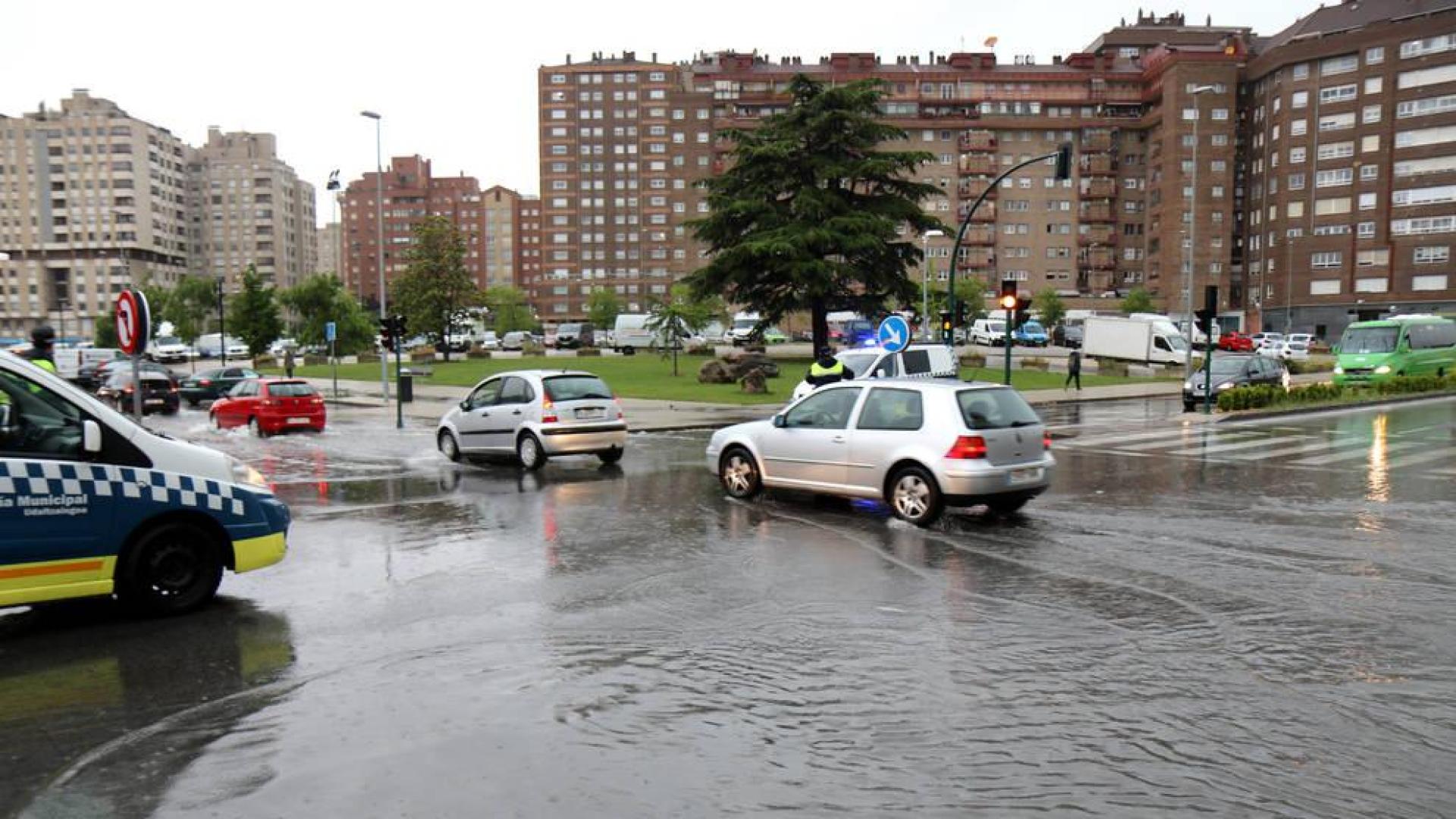 Una célula tormentosa se sitúa sobre Navarra y causa numerosas incidencias