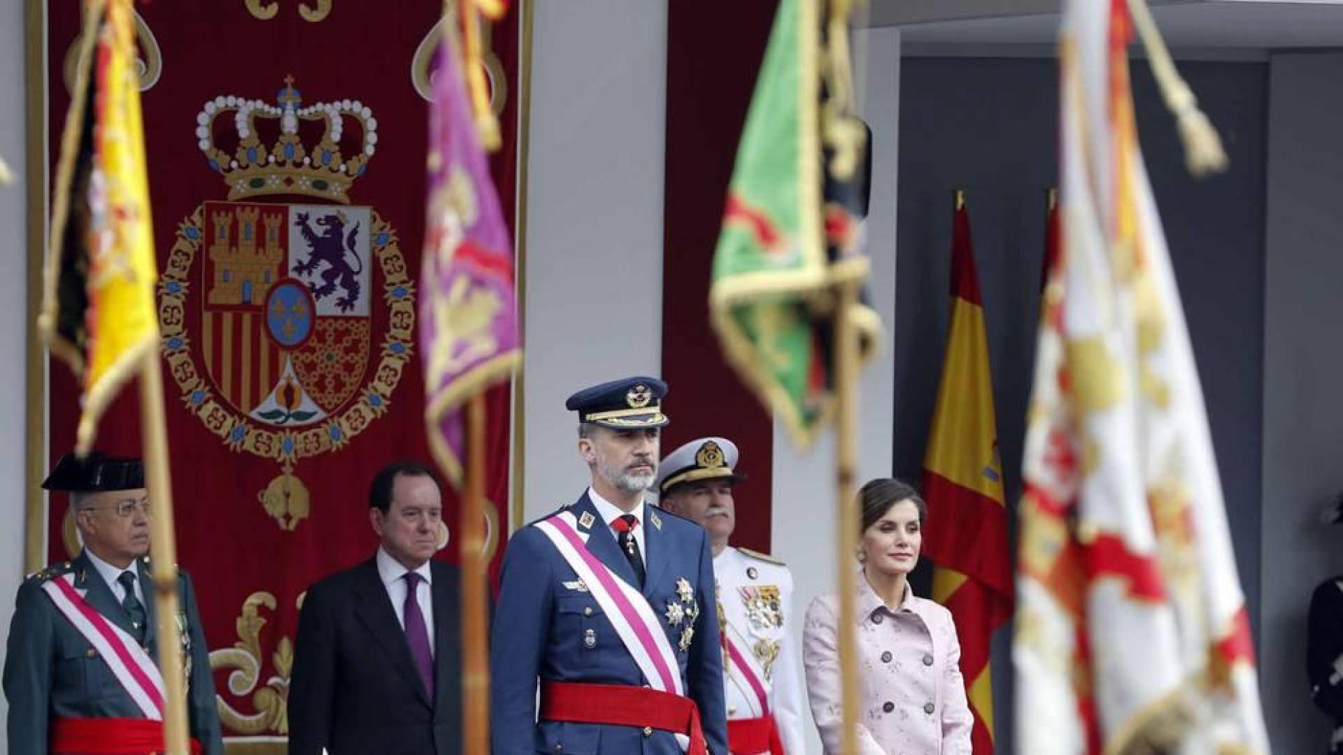Unos 2.600 militares y guardias civiles, con 137 vehículos y más de 50 aeronaves han recorrido las calles del centro de la capital riojana