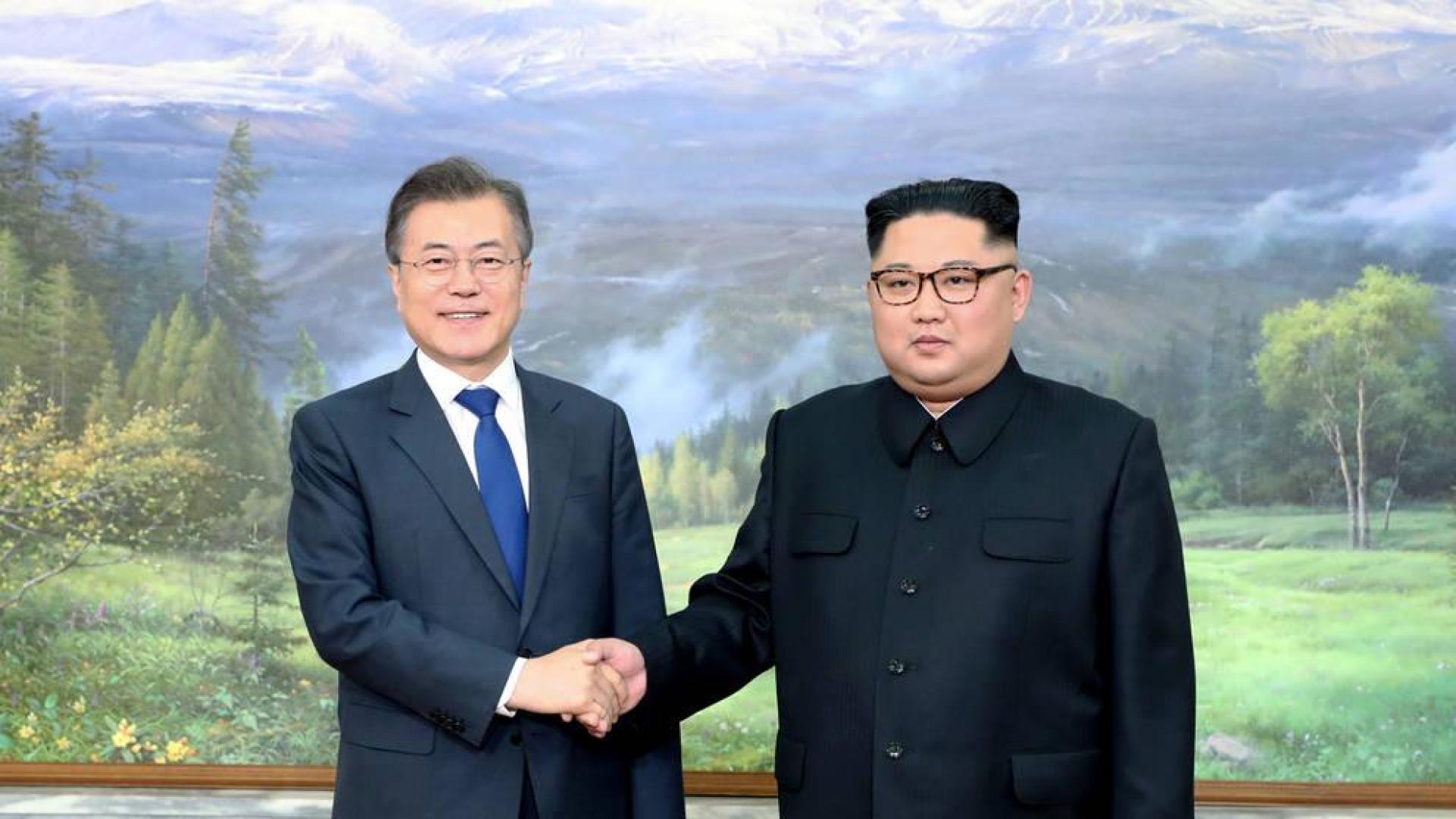 Kim y Moon estrechan su acercamiento para sacar adelante la cumbre con Trump