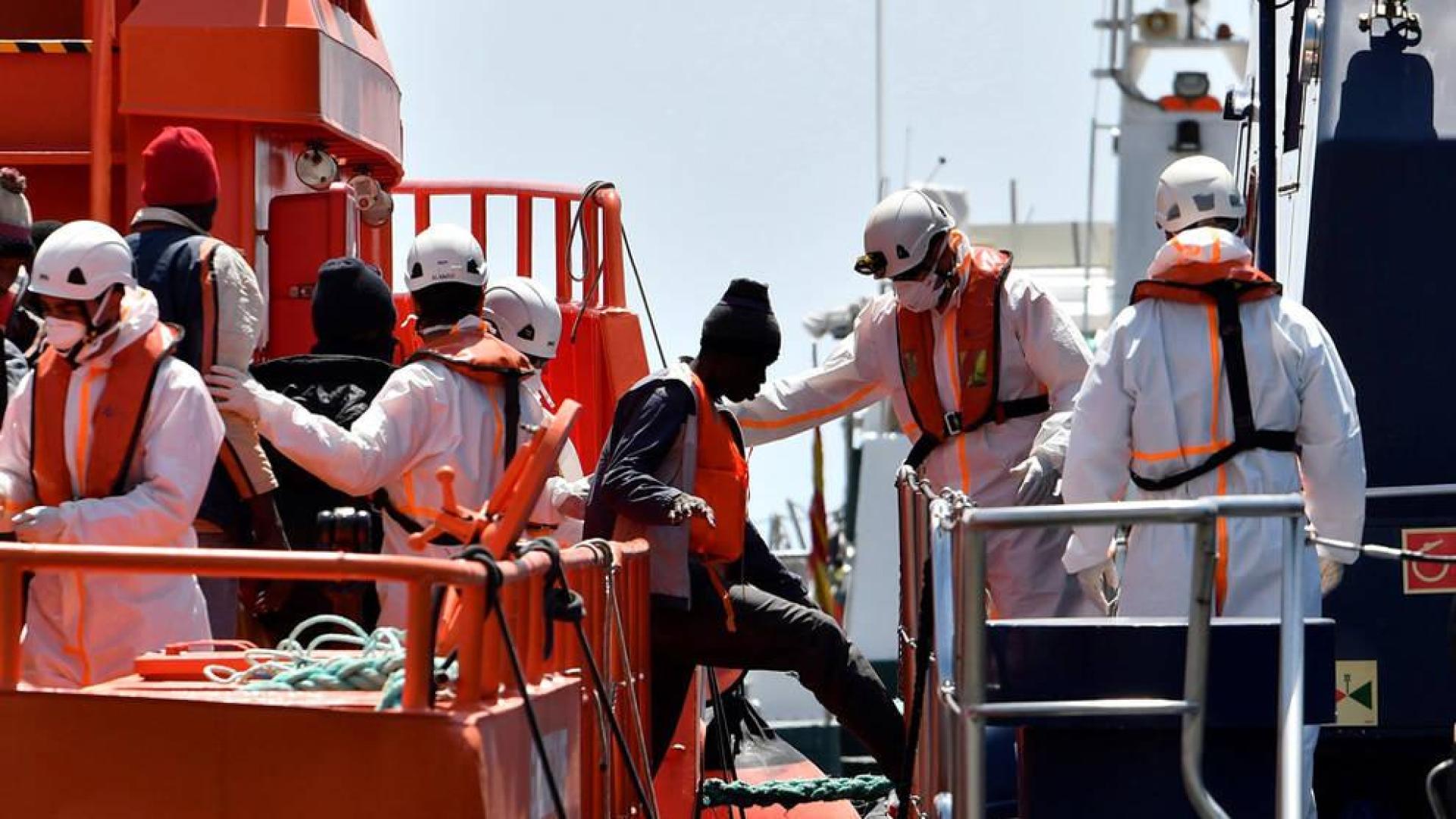 Rescatados 140 inmigrantes en cinco pateras en aguas del Estrecho