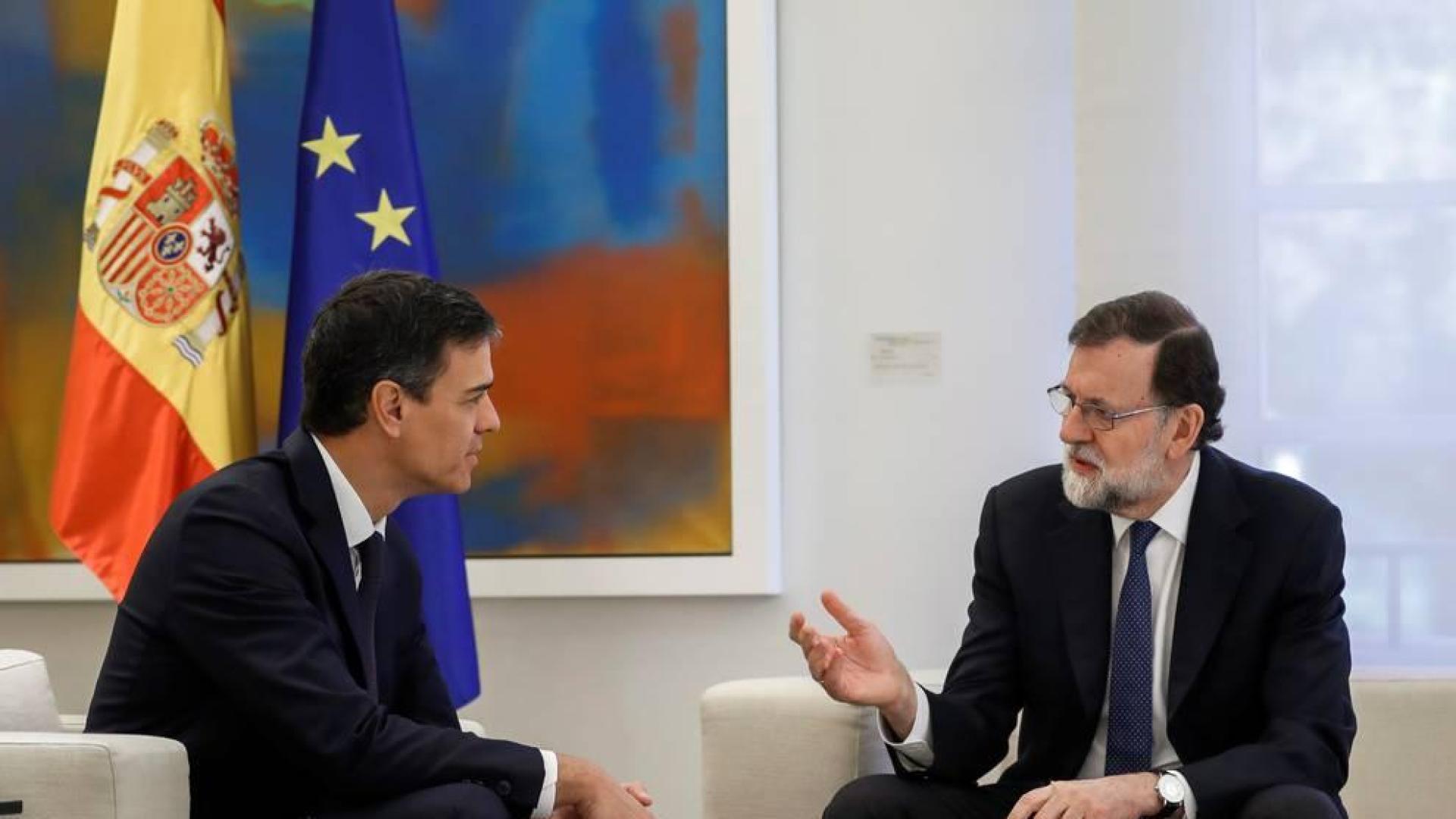 Rajoy y Sánchez pactan una respuesta "proporcional" ante el posible desafío catalán