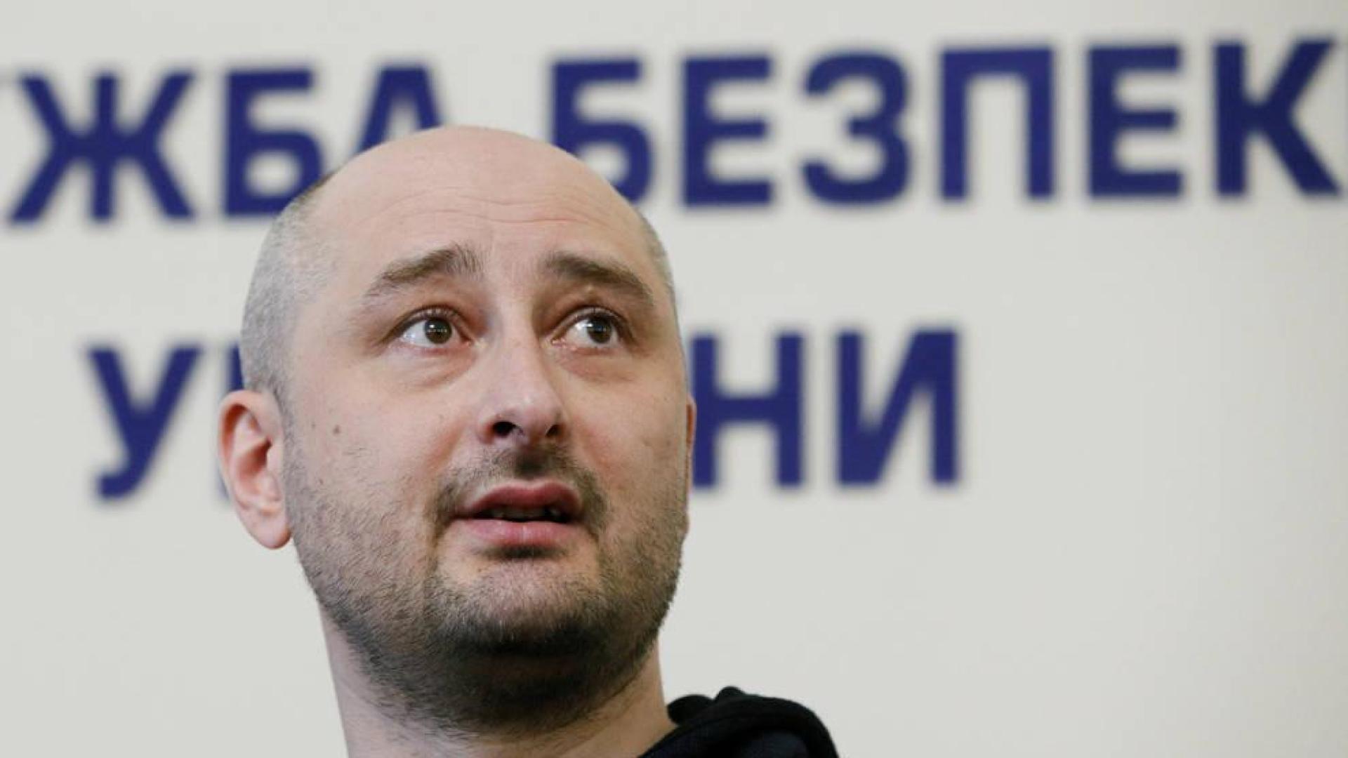 Un periodista opositor ruso reaparece en Kiev y denuncia que Rusia intentó matarlo