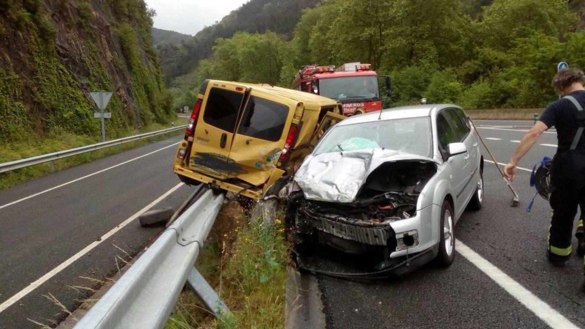 Un hombre de 35 años, herido al volcar su vehículo en Bera