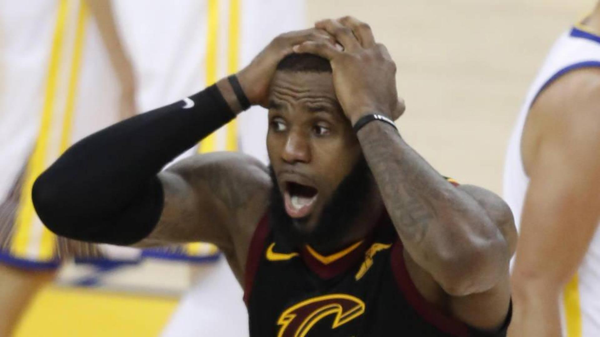 Los Warriors tumban en la prórroga a un LeBron James de récord y se adelantan en las Finales