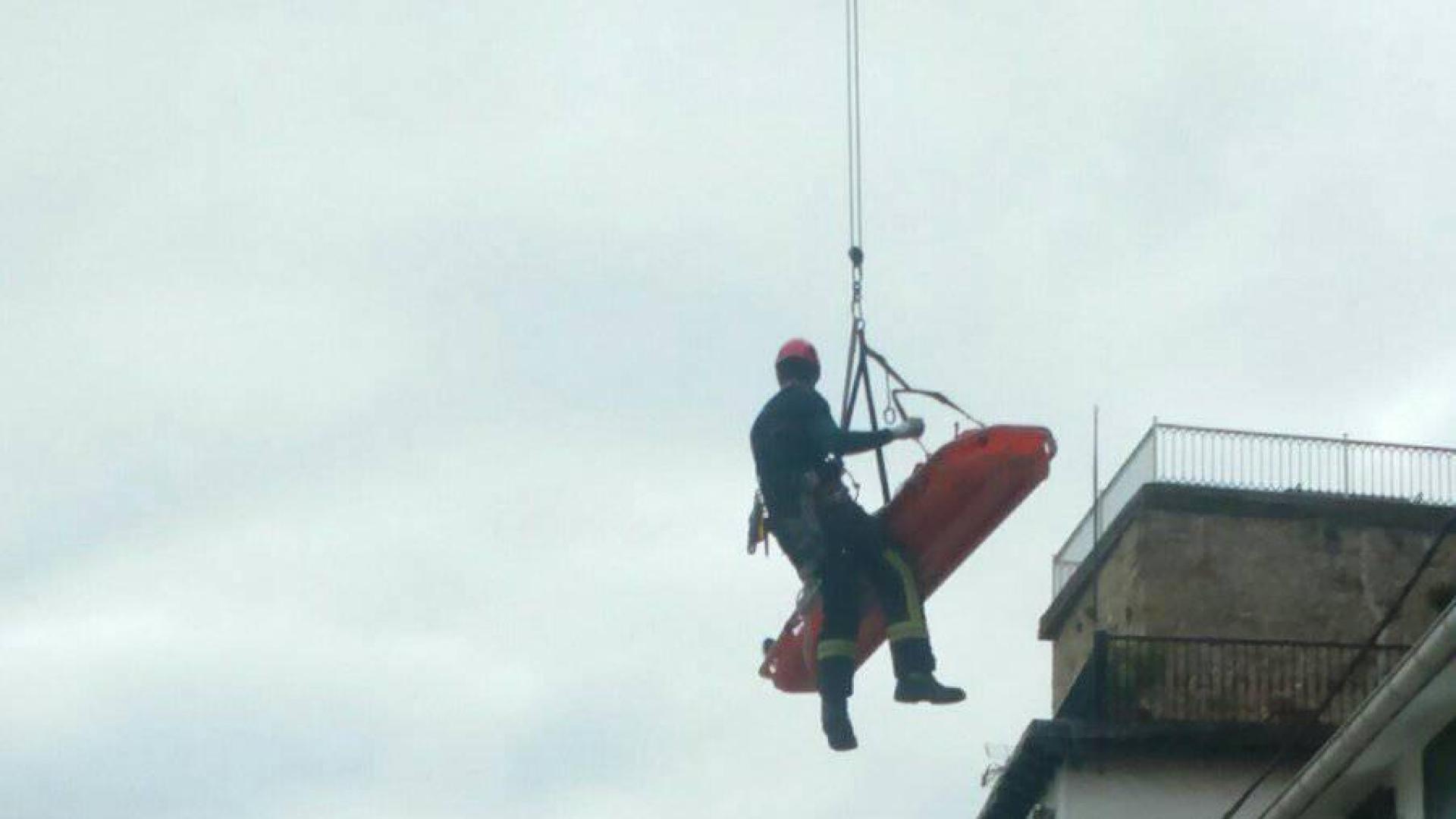 Herido un joven de 16 años al caer del paseo del monte Urgull al tejado de unas casas
