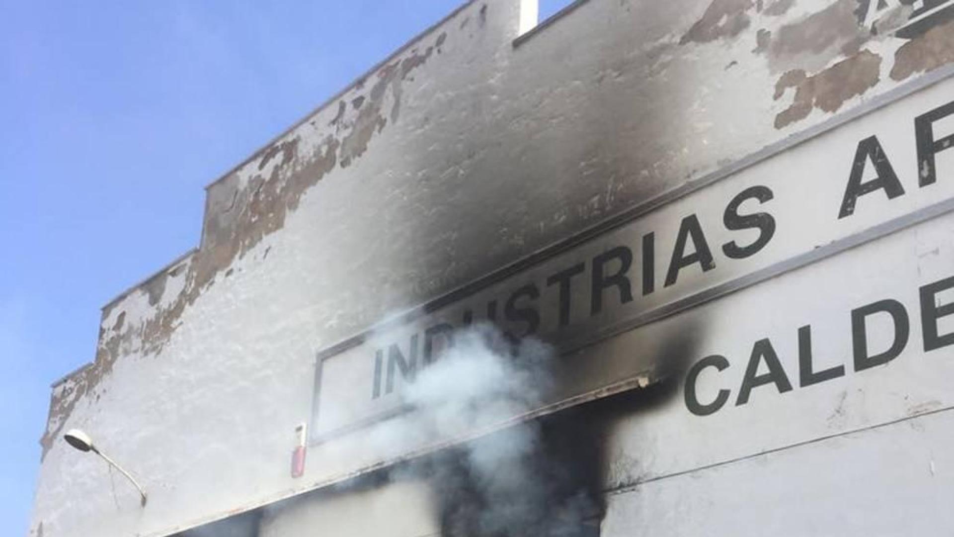 Un herido leve en el incendio de una nave abandonada en Ansoáin