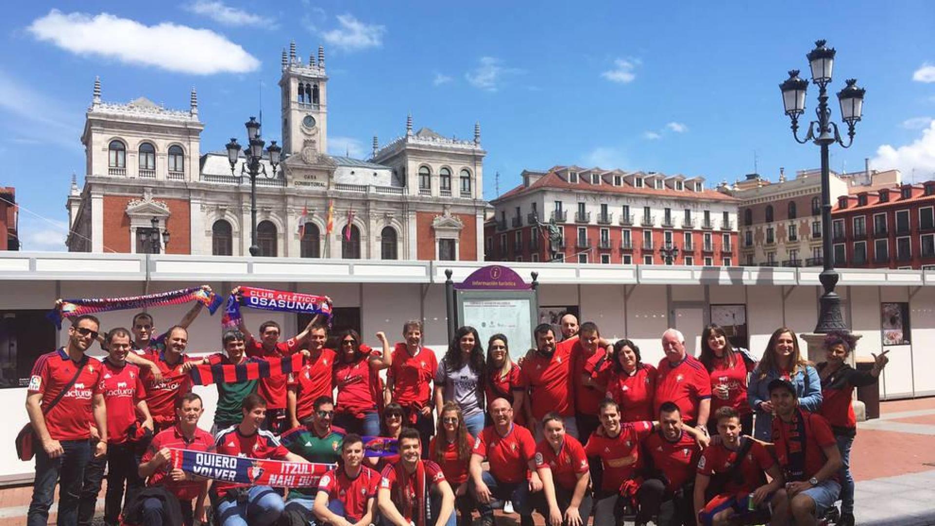 Aficionados rojillos se dejan ver por las calles de Valladolid