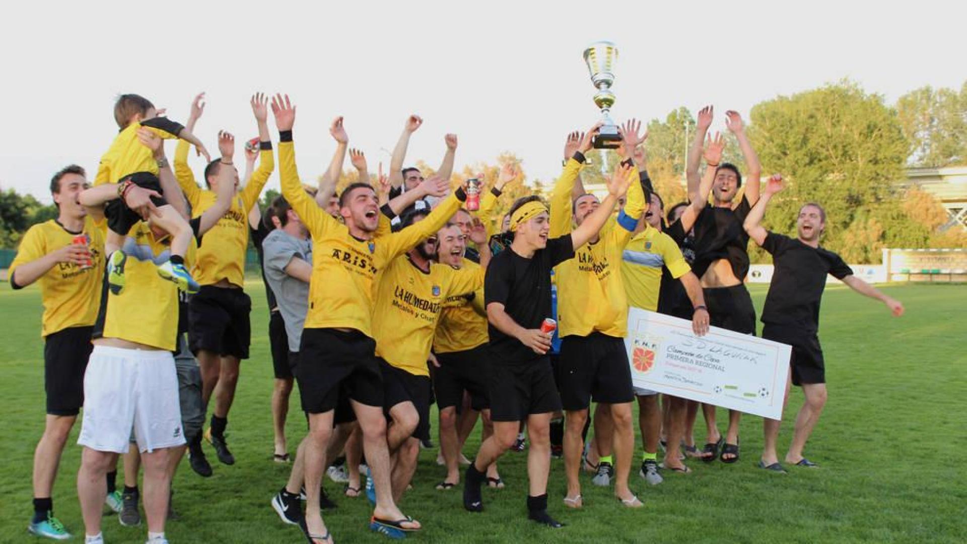 Lagunak se hace con la Copa de Primera Regional y se despide de su capitán
