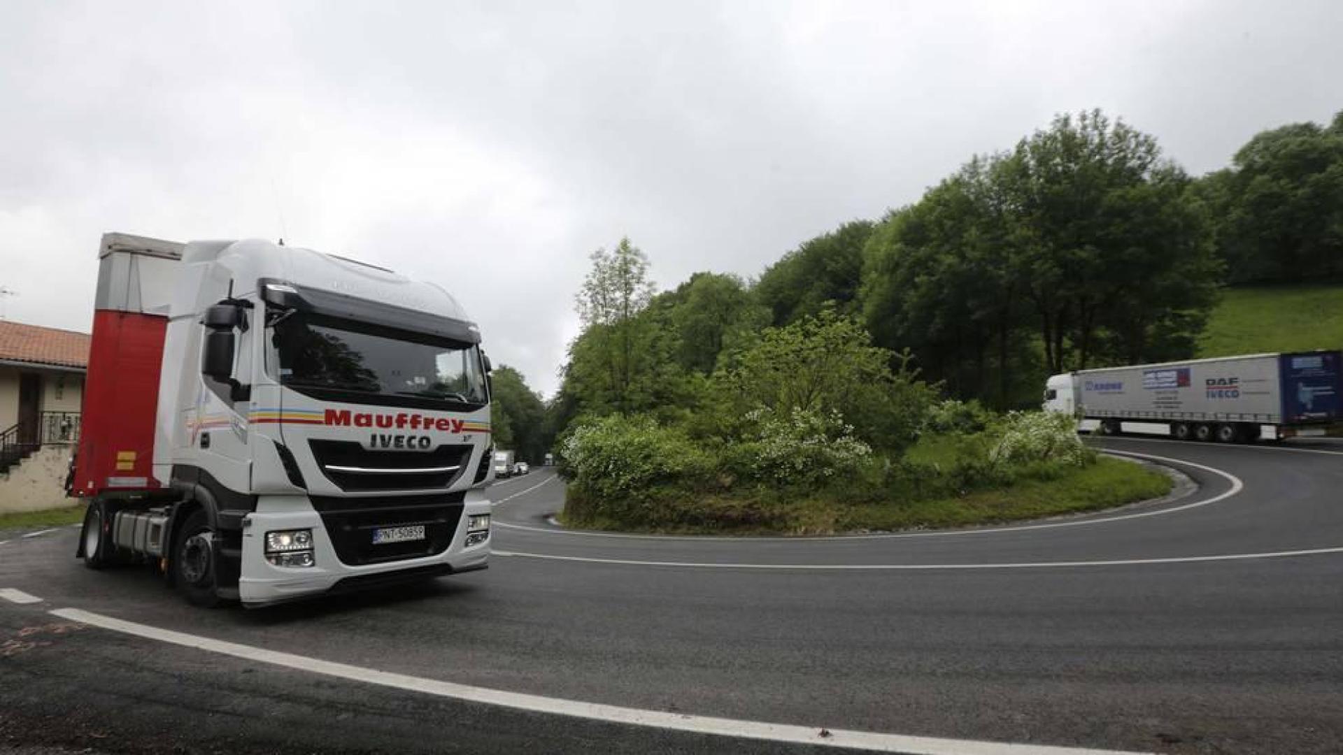La A-15 absorbe el 50% de camiones de Belate tras el cierre de los túneles