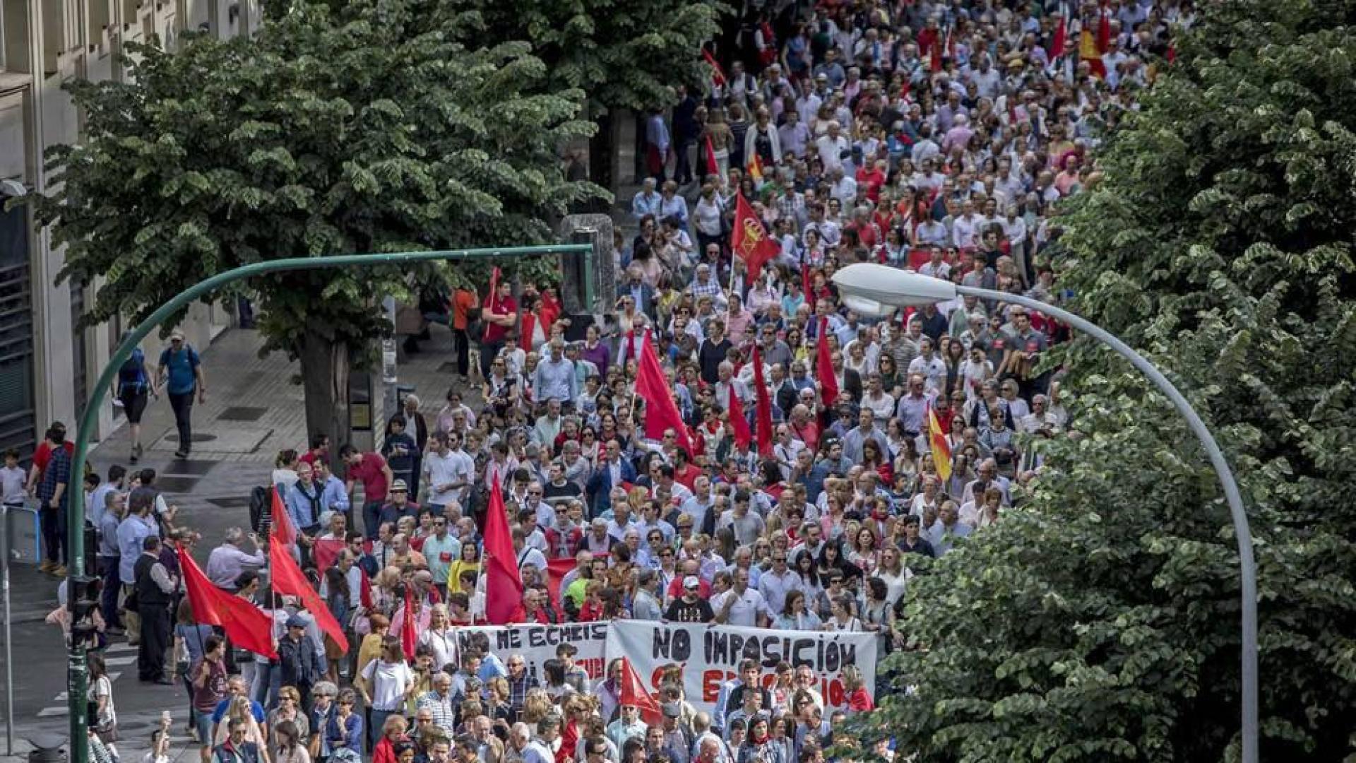 Fotos de la manifestación contra la política lingüística del Gobierno de Navarra celebrada este sábado en Pamplona.