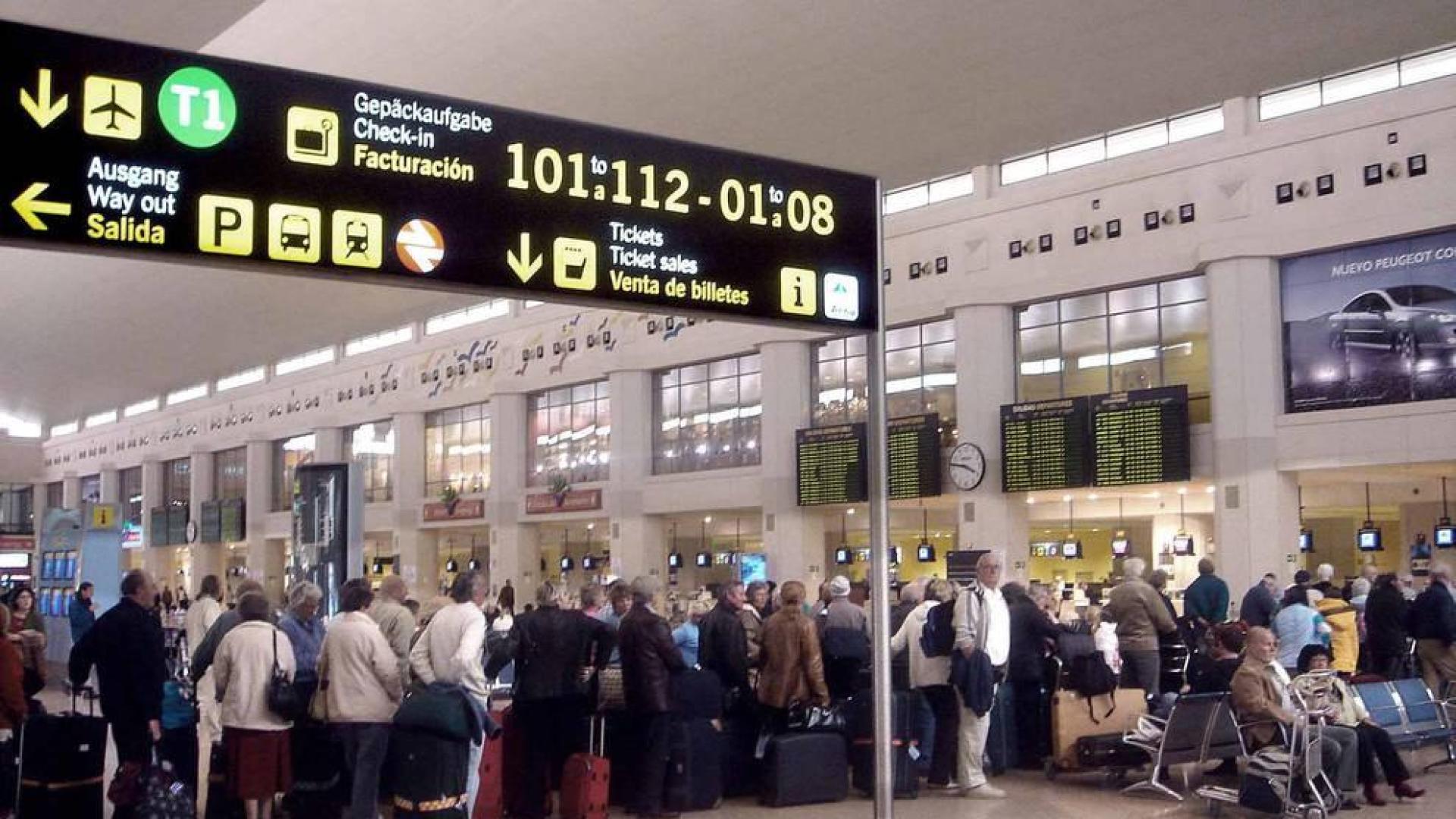 Hallan 705.000 euros en el equipaje de un pasajero en el aeropuerto de Málaga