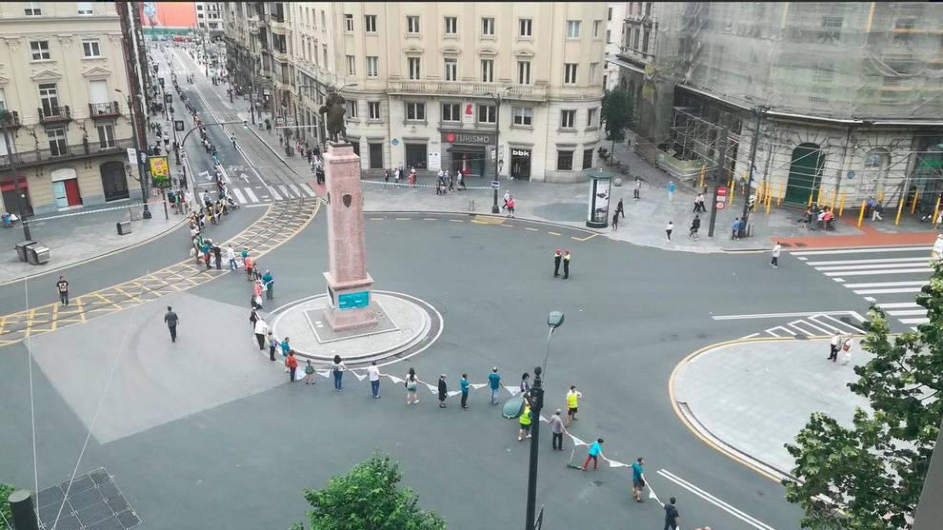 Una cadena humana de Vitoria a San Sebastián por el derecho a decidir