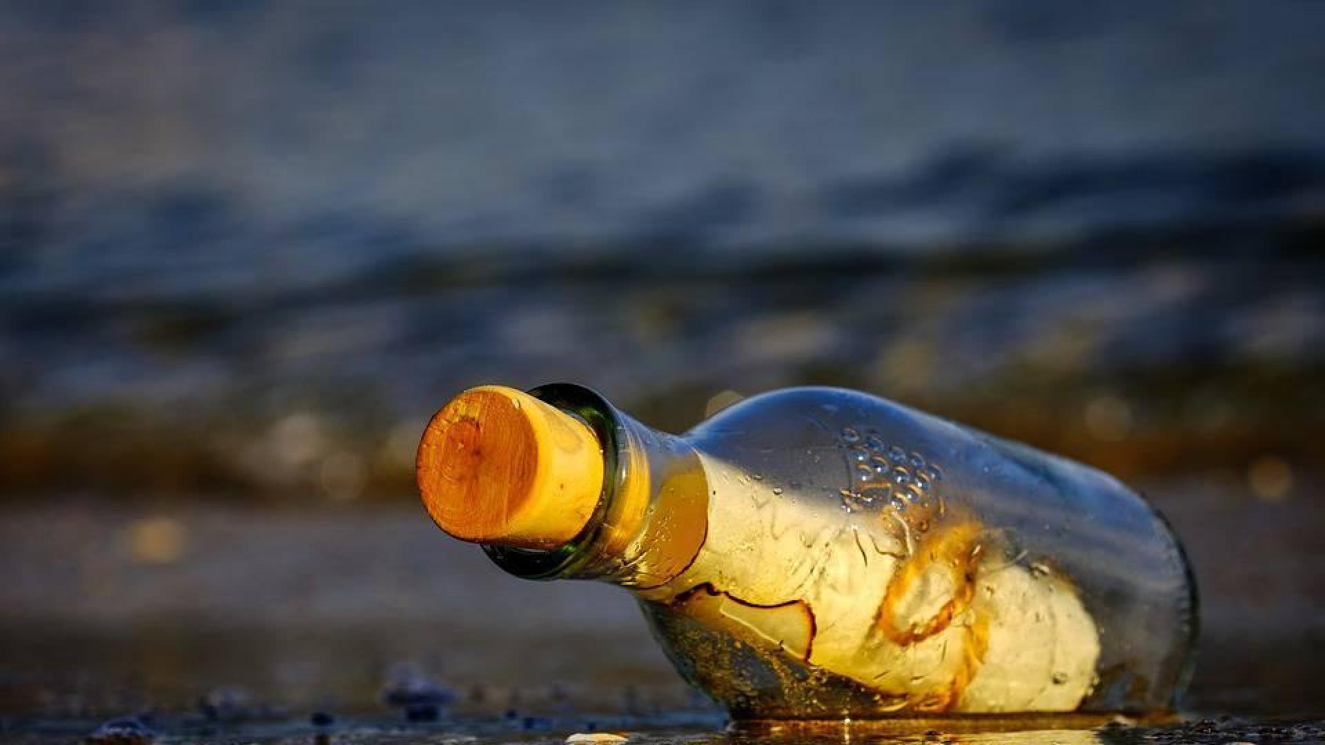 Un pescador de Canadá lanza cartas en botellas que llegan a España un año después