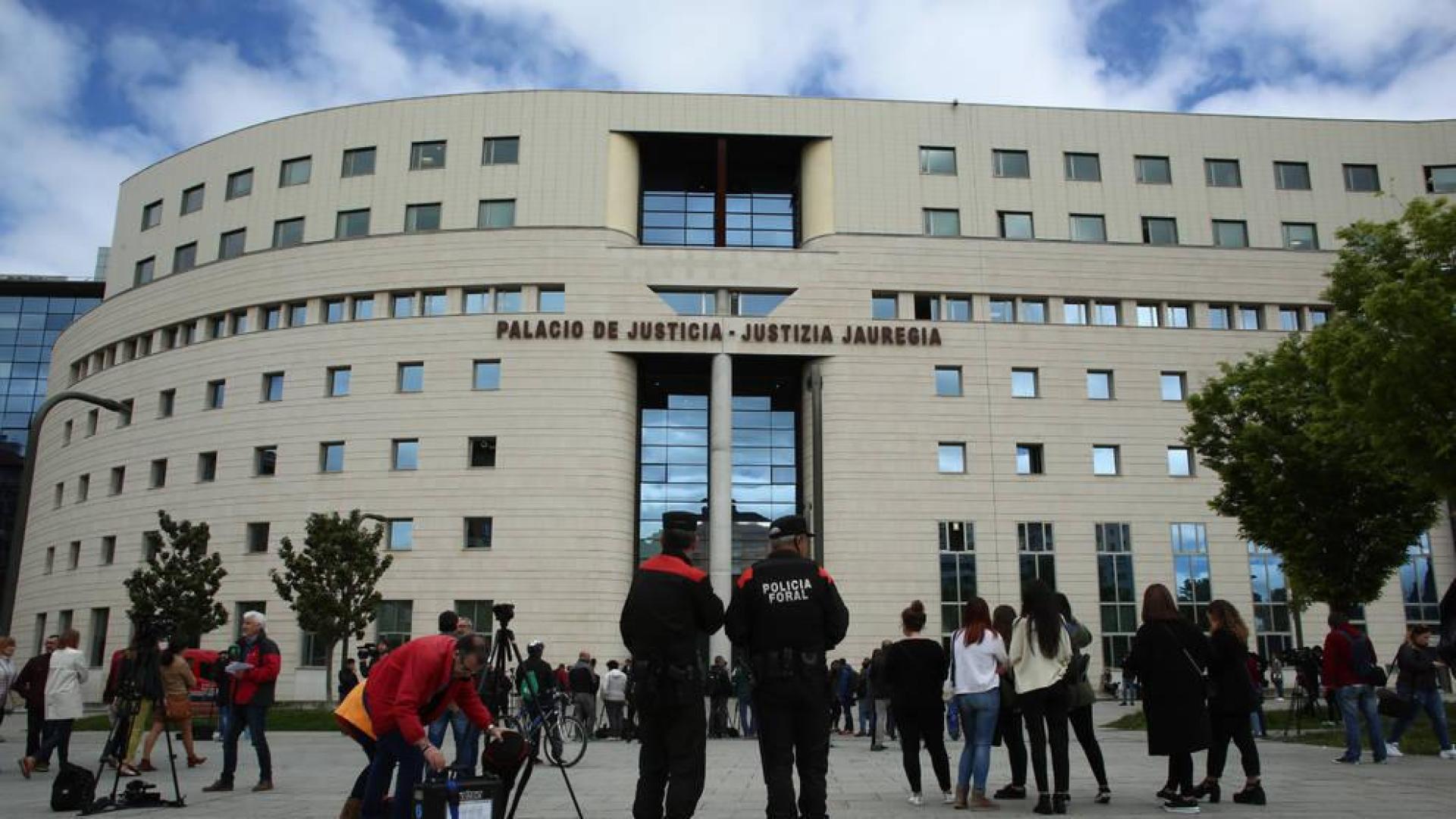 La fiscal pide que los miembros de 'La Manada' continúen en prisión