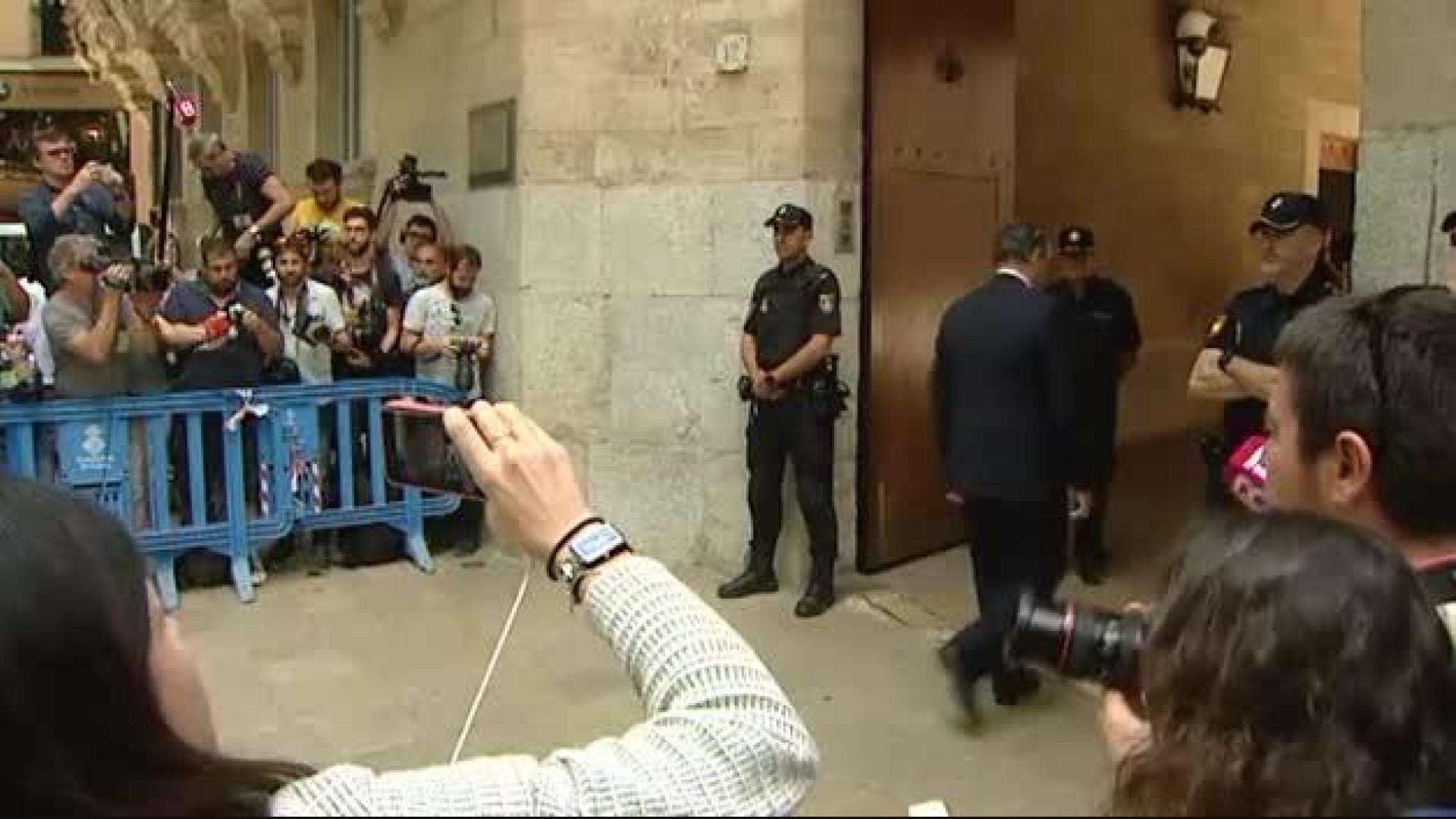 Urdangarín recoge su orden de ingreso en prisión