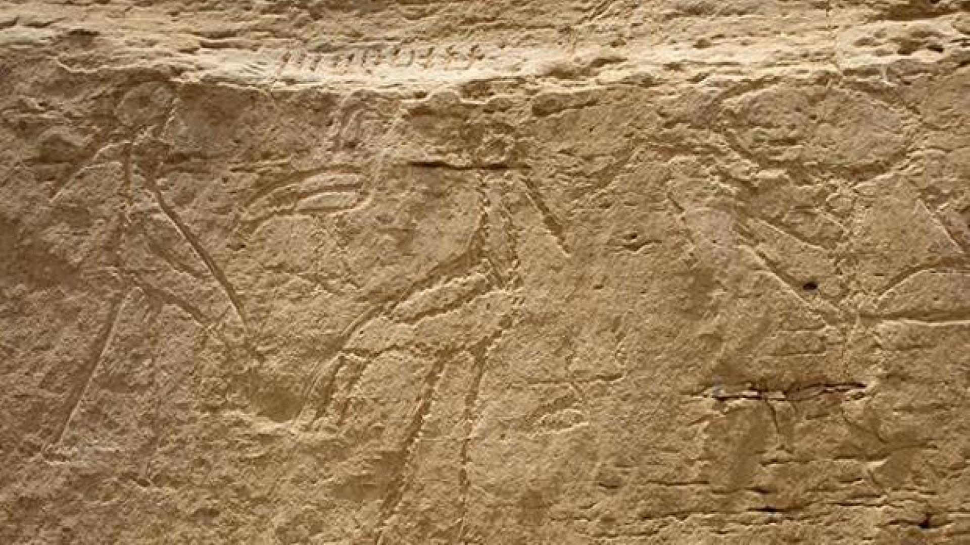 Arqueólogos descubren arte rupestre de hace 5.500 años en el desierto de Egipto