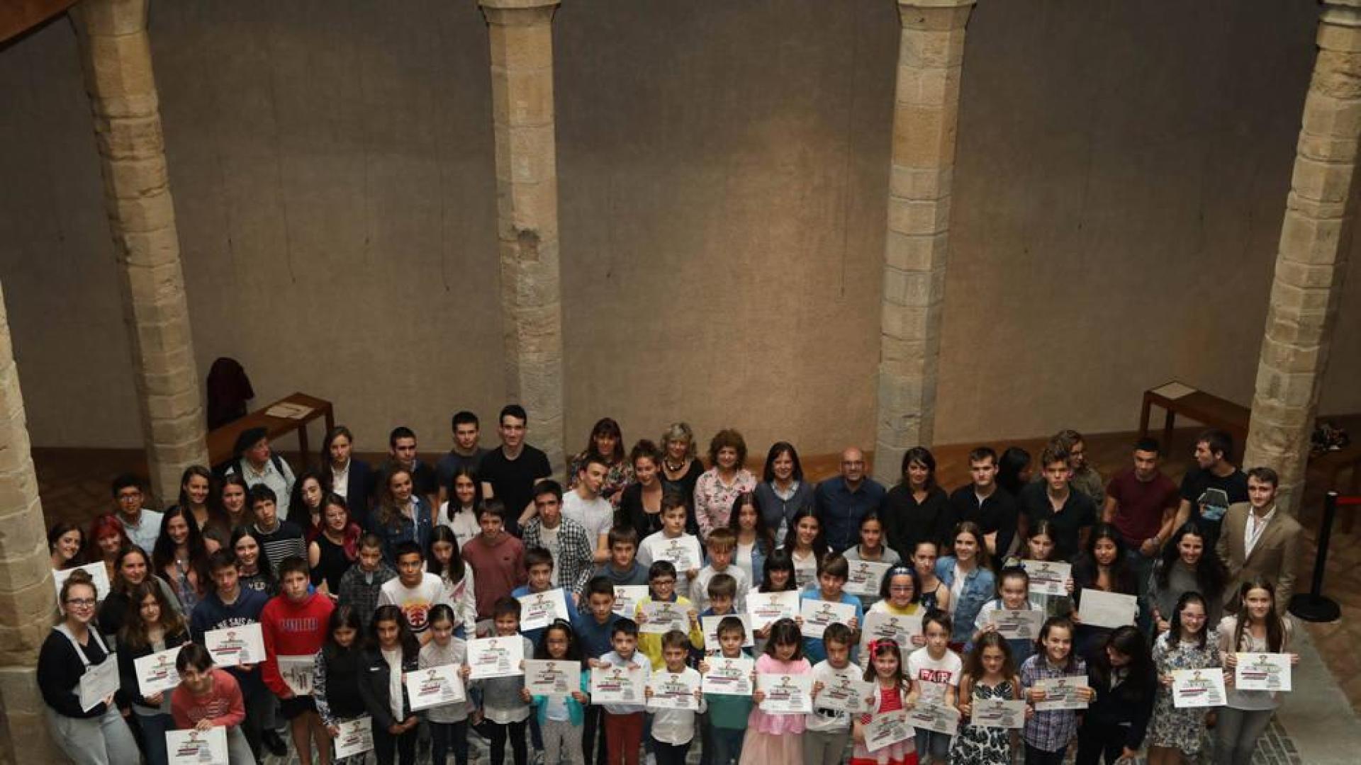 El Ayuntamiento de Pamplona entrega los premios de un concurso literario juvenil