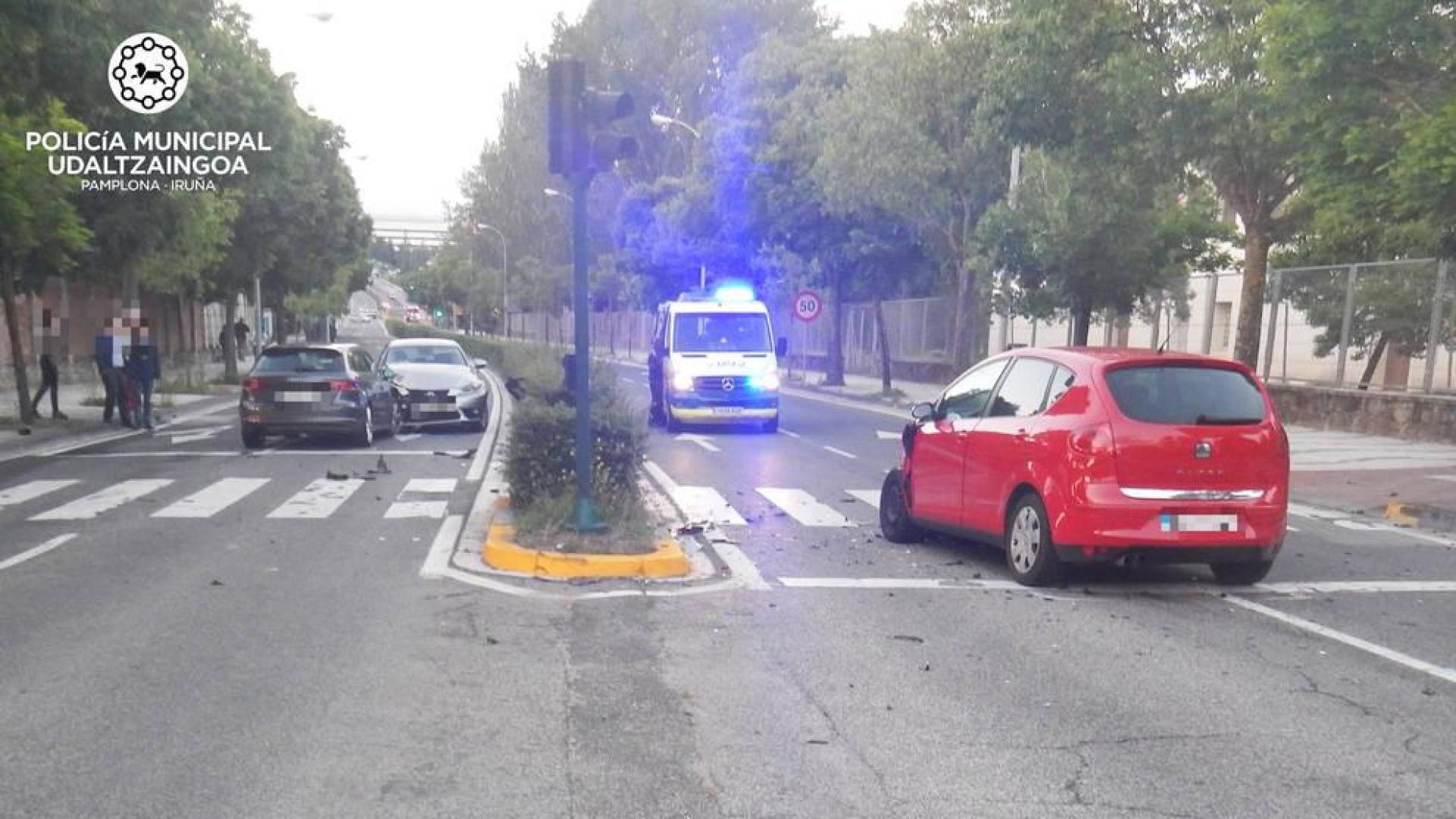 Cuatro heridos en un aparatoso choque en la avenida Aróstegui