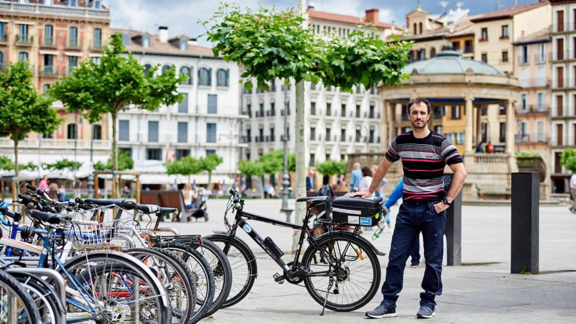 El 97% de las bicis aparcadas en Pamplona “se puede robar con herramientas básicas”