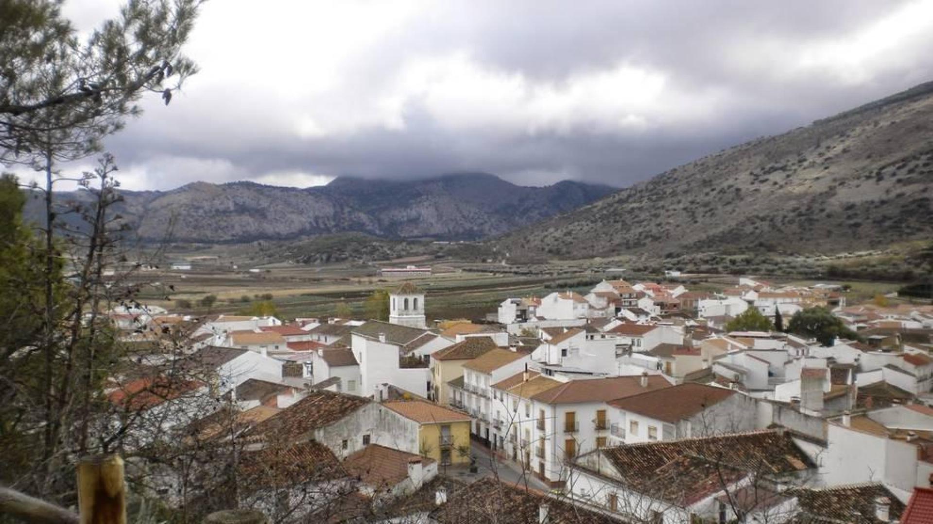 Fallece un hombre tras caer su vehículo por un barranco en Málaga