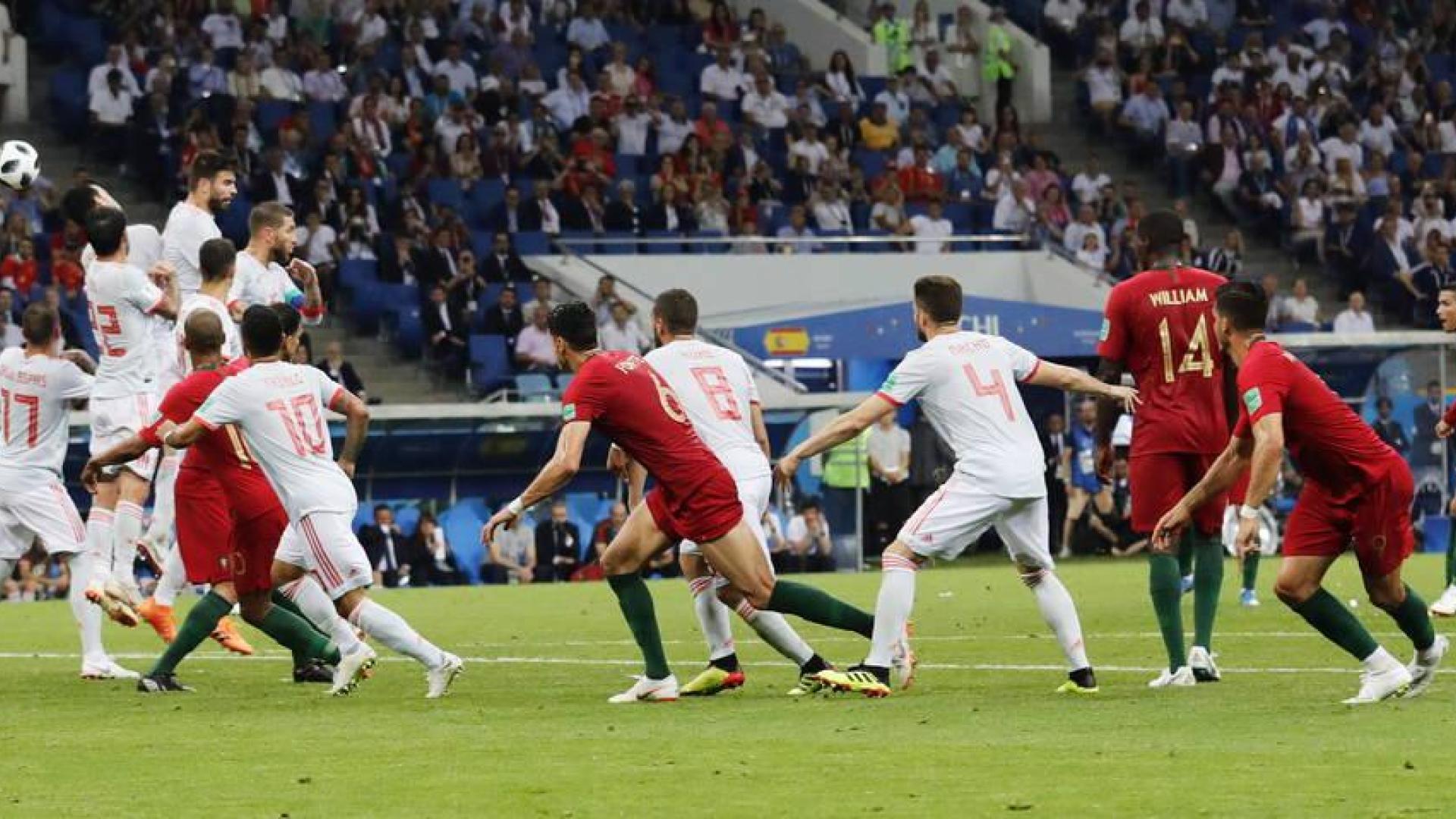 Imputados en Vitoria por lanzar huevos a una pantalla que retransmitía el Mundial