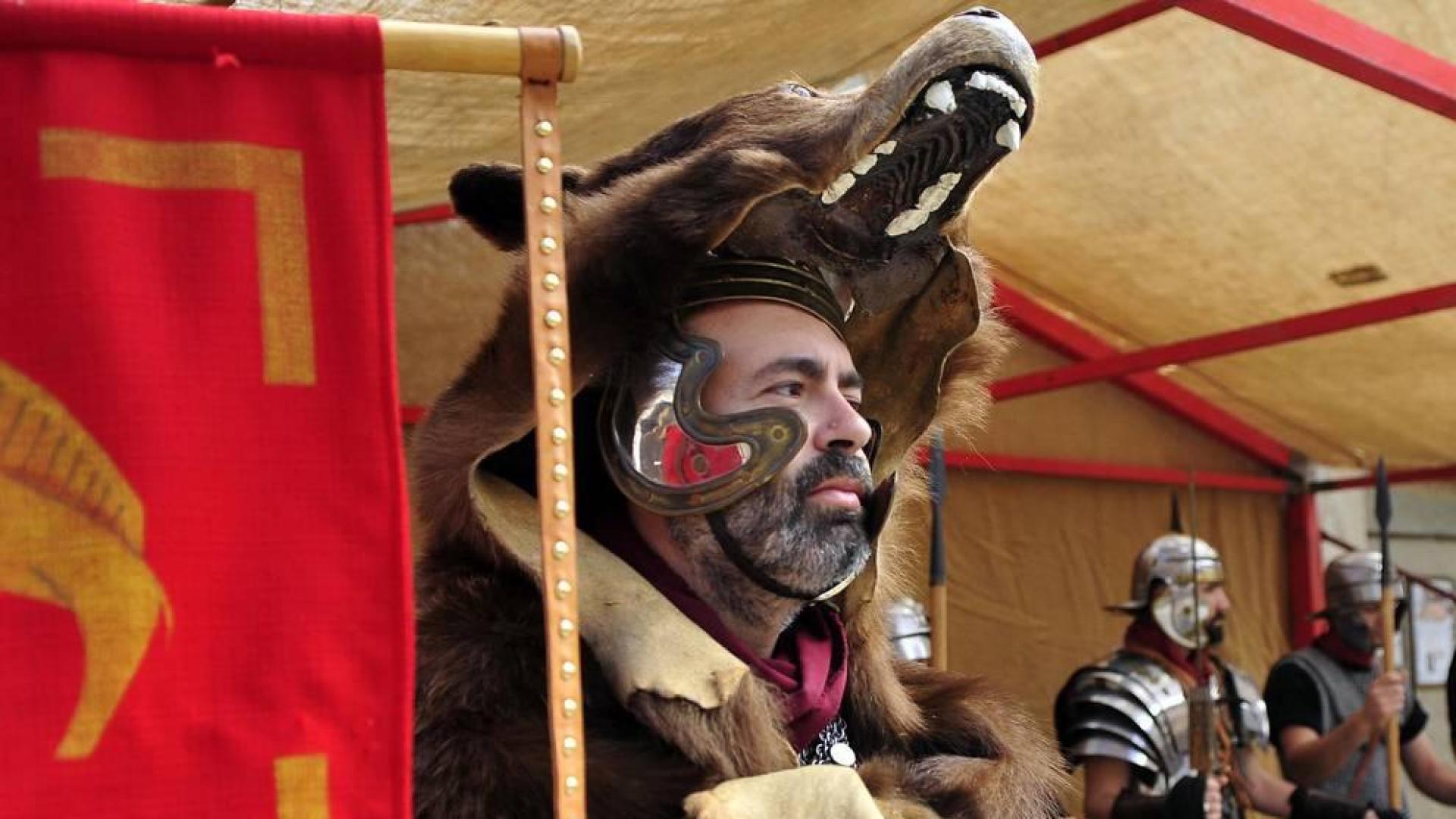 El Festival Romano de Andelo de Mendigorría alcanzó este año su XVII edición, una cita cultural y artística en la que se pudo disfrutar de la esencia del mundo romano con actuaciones teatrales y representaciones del ejército a pie de calle