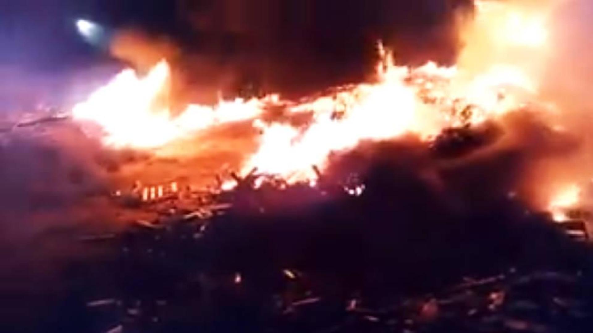 Un incendio calcina varios palés de una empresa en Villafranca