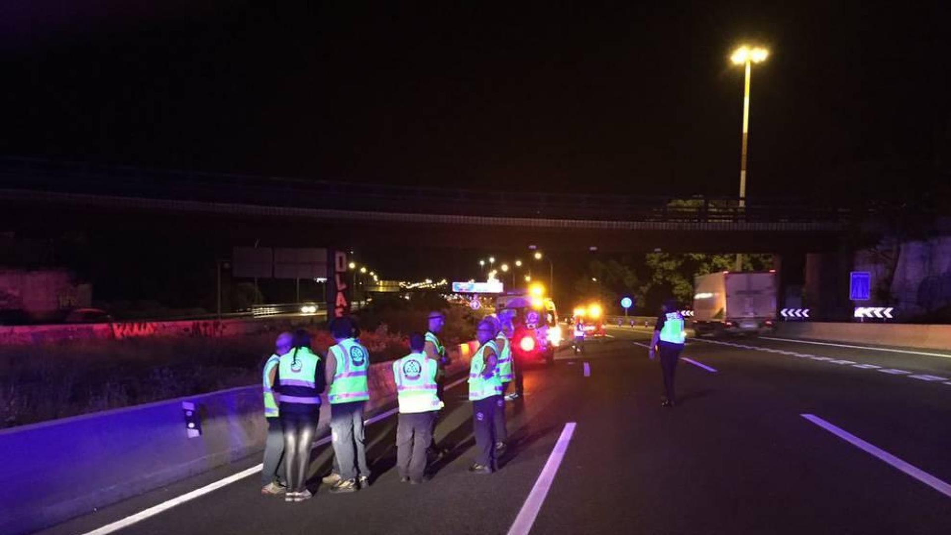 Fallece atropellado un joven de 19 años en la autopista A-2 al cruzar la autovía