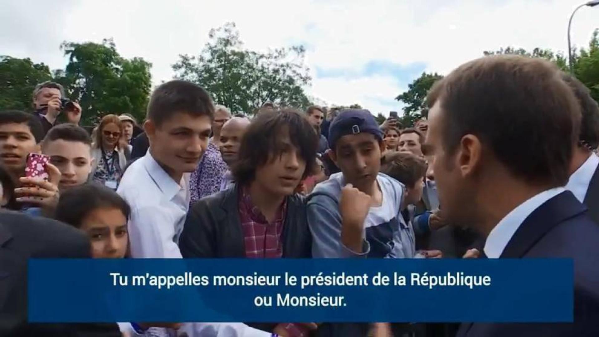 Macron pone firme a un joven que le llamó 'Manu': “Tú a mí me llamas presidente o señor”