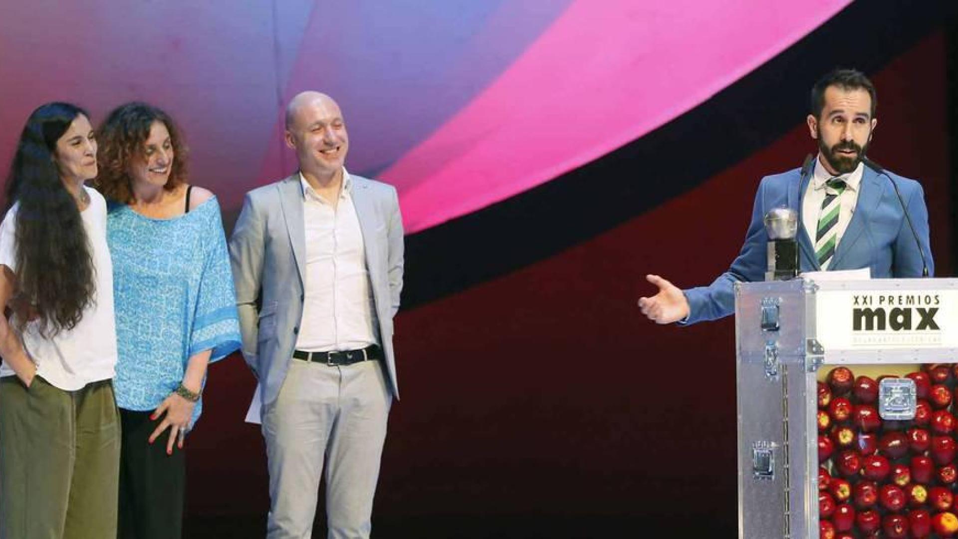 'La desnudez' gana en una gala de los Max reivindicativa contra la ley mordaza