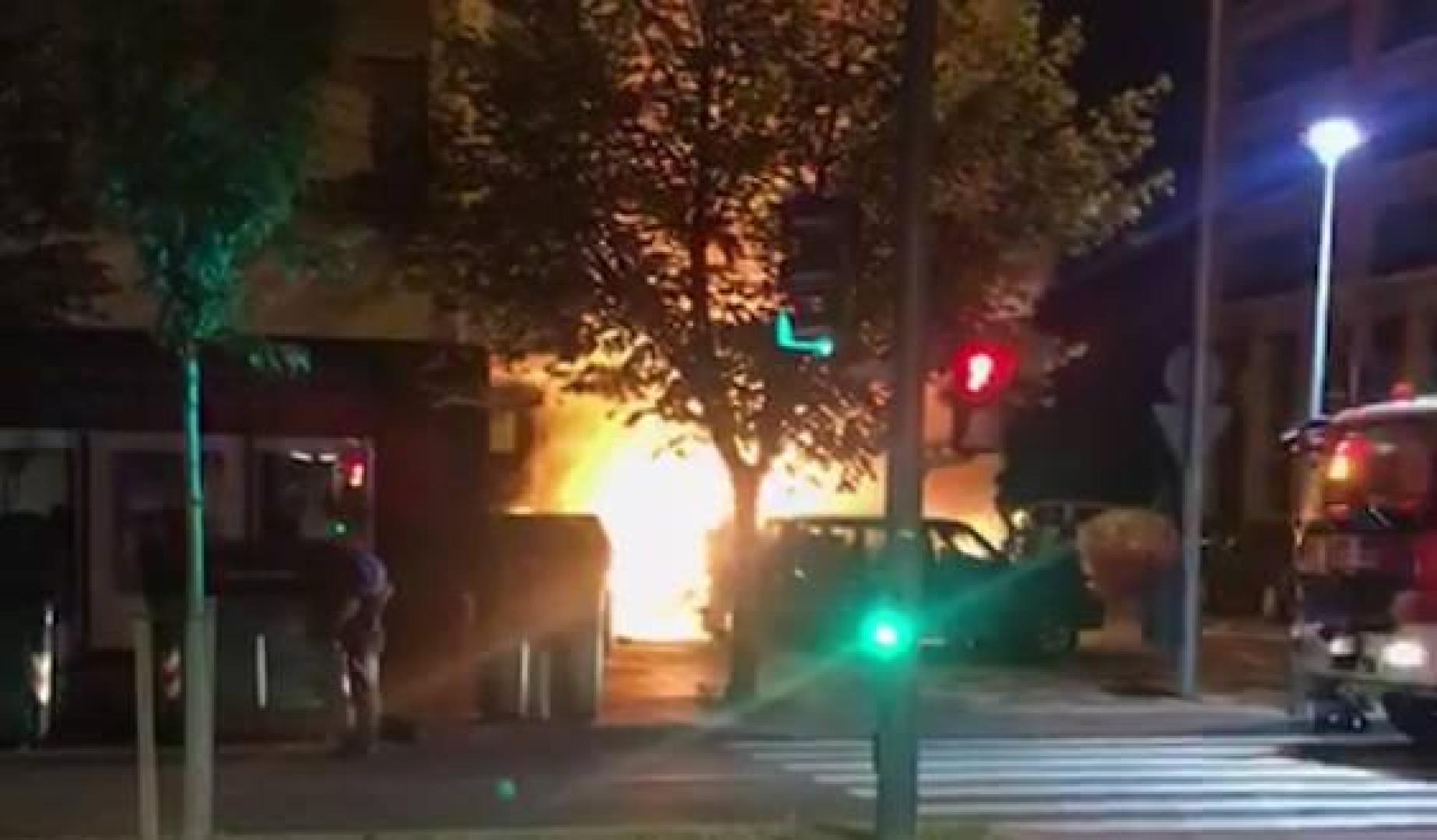 Incendio en varios coches estacionados en Iturrama
