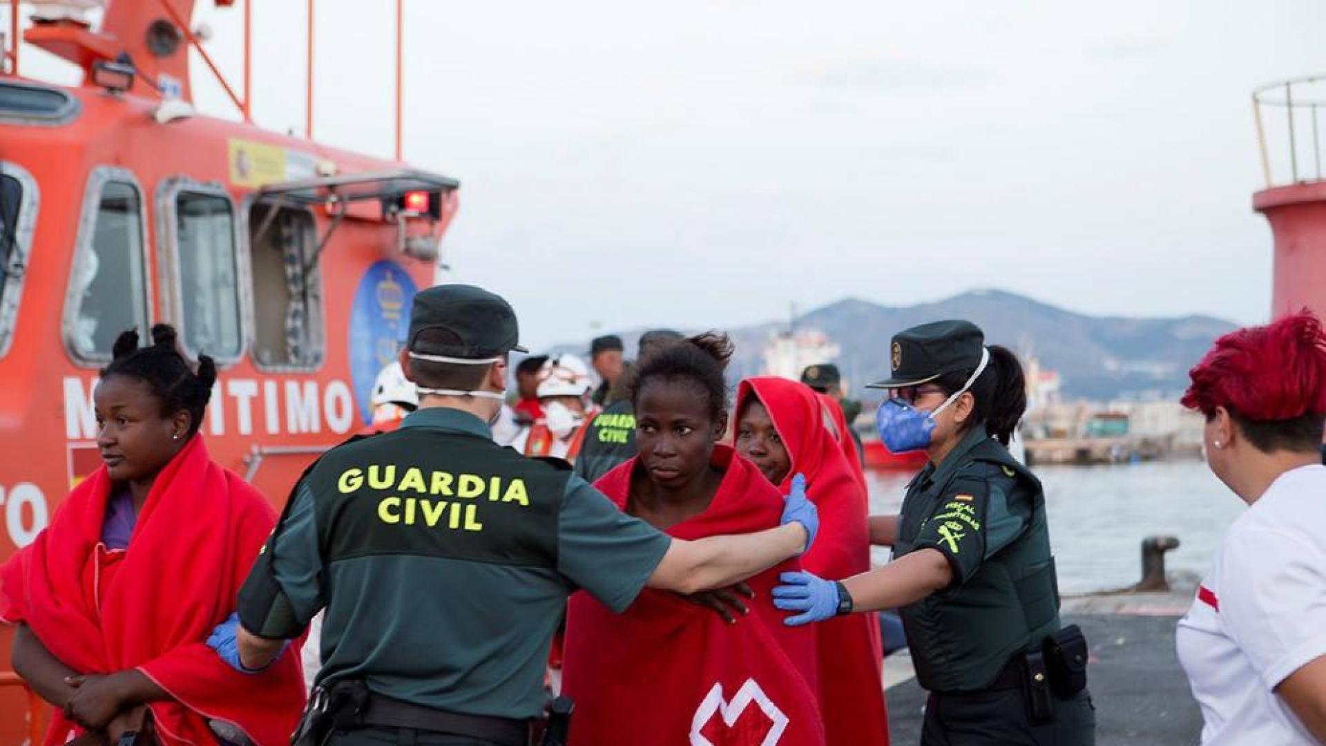 Rescatan a 289 inmigrantes en 16 pateras en el Estrecho y mar de Alborán