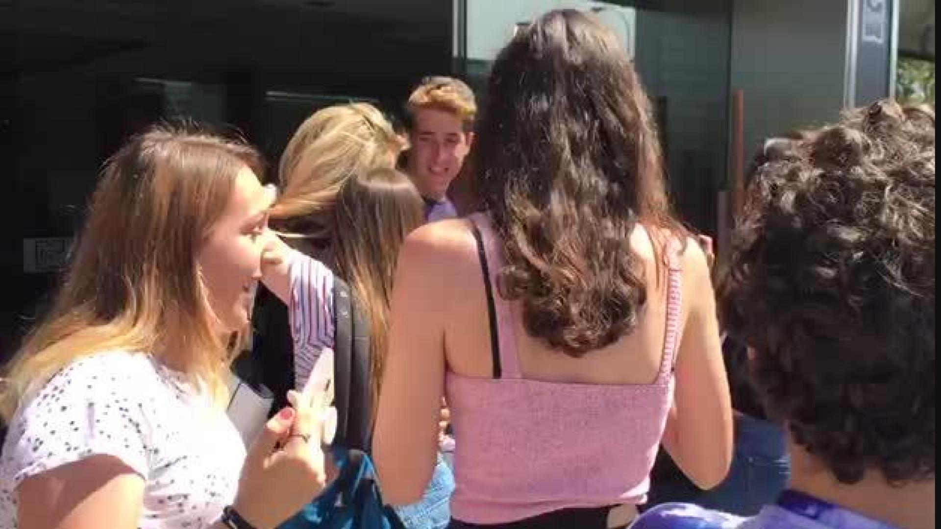 Los fans de OT esperan a las puertas del hotel Zenit
