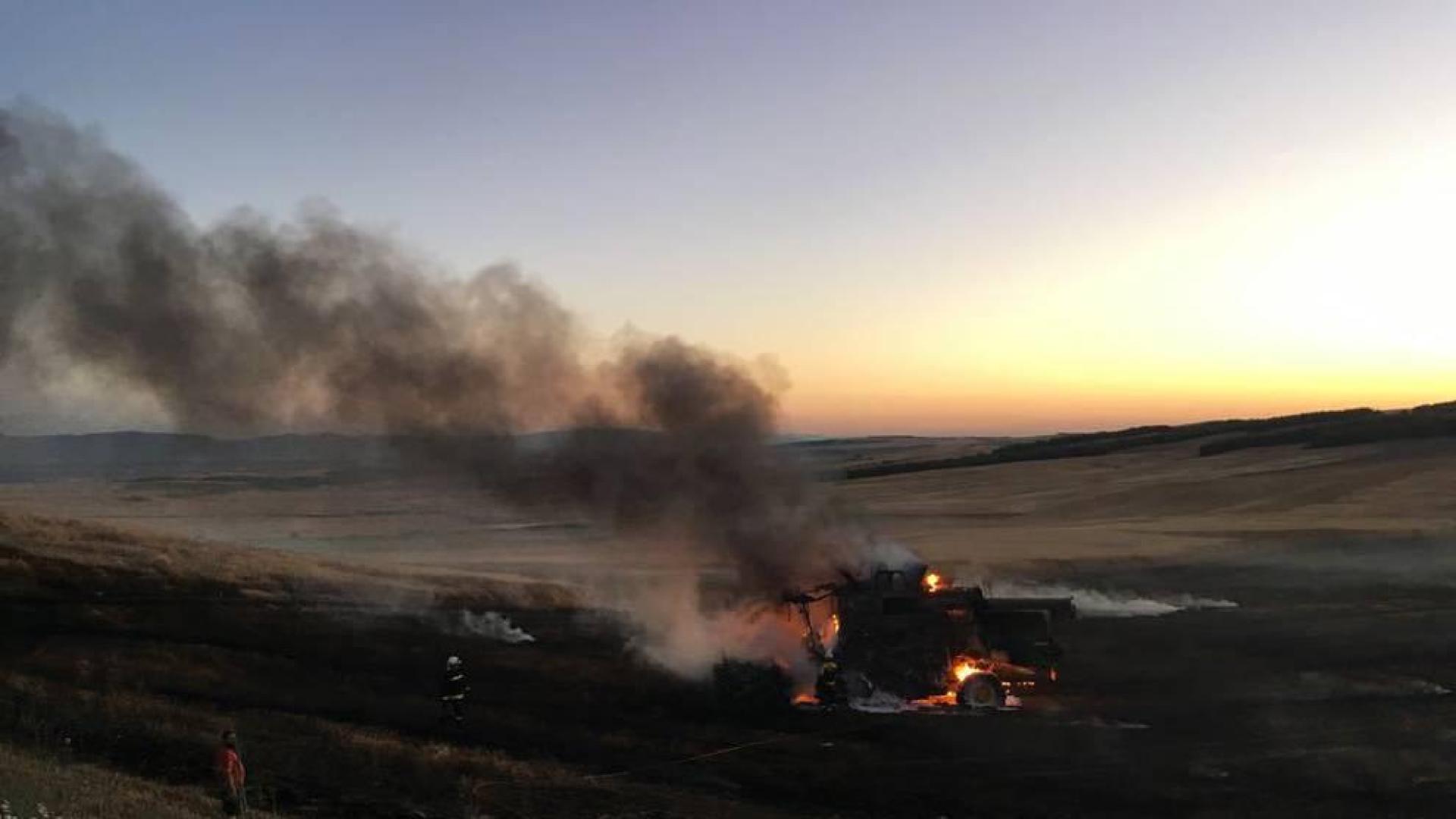 Incendio en Sesma al incendiarse una cosechadora mientras trabajaba