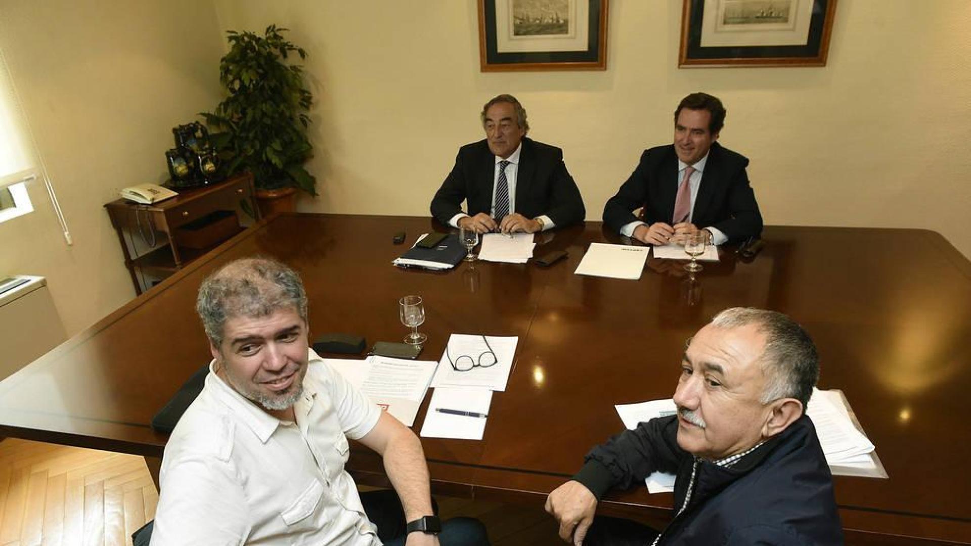Patronal y sindicatos sellan el alza salarial de hasta el 3% para 2018-2020