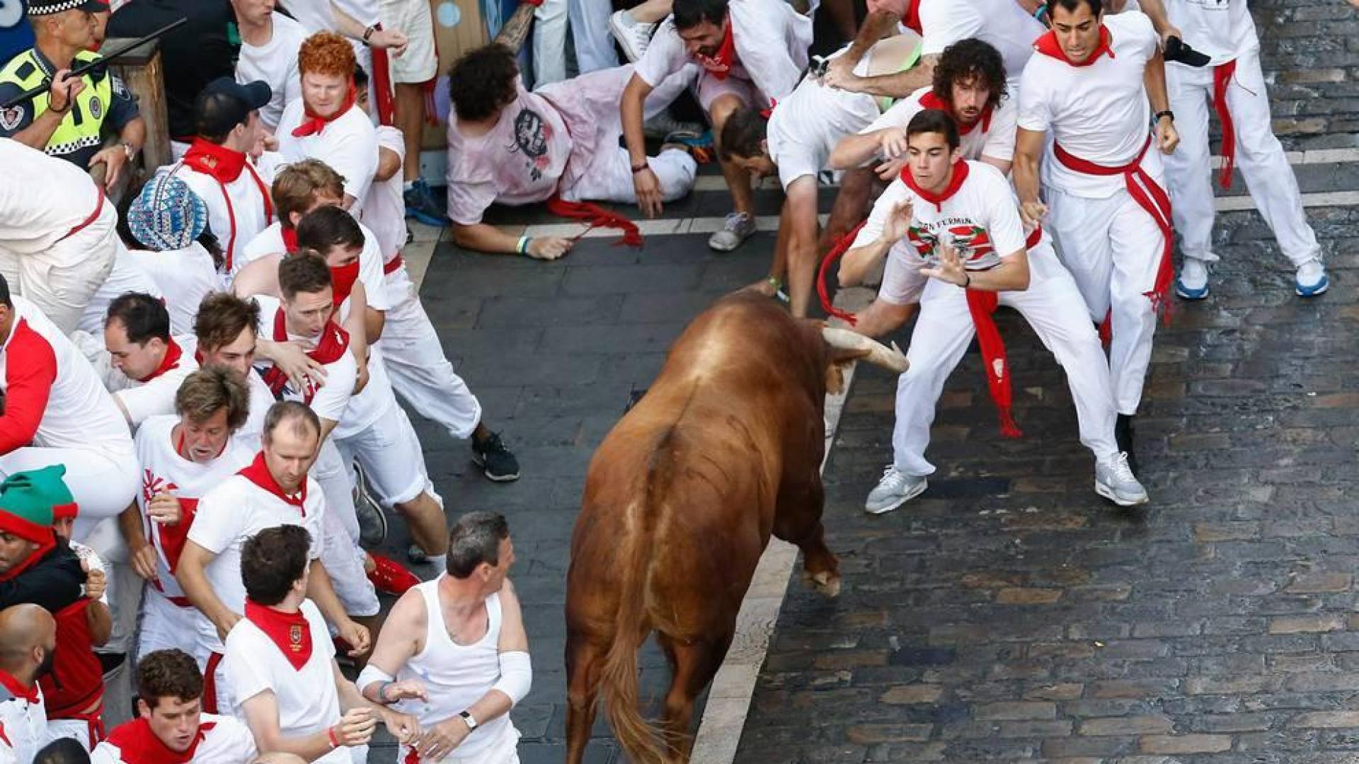 Tras un encierro pavoroso, Pamplona aguarda la avalancha de visitantes