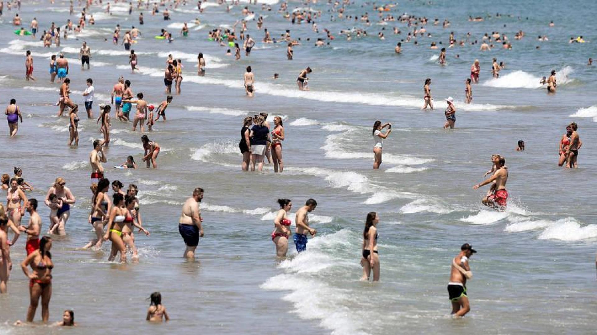 Protección ante el sol, hidratación y dieta, claves para un verano saludable