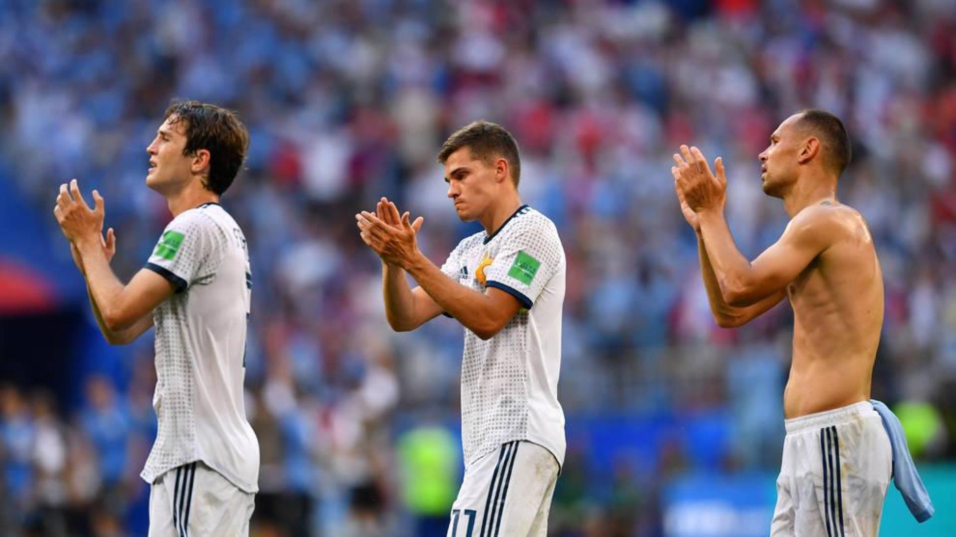 Uruguay despierta a la anfitriona del sueño con tres goles