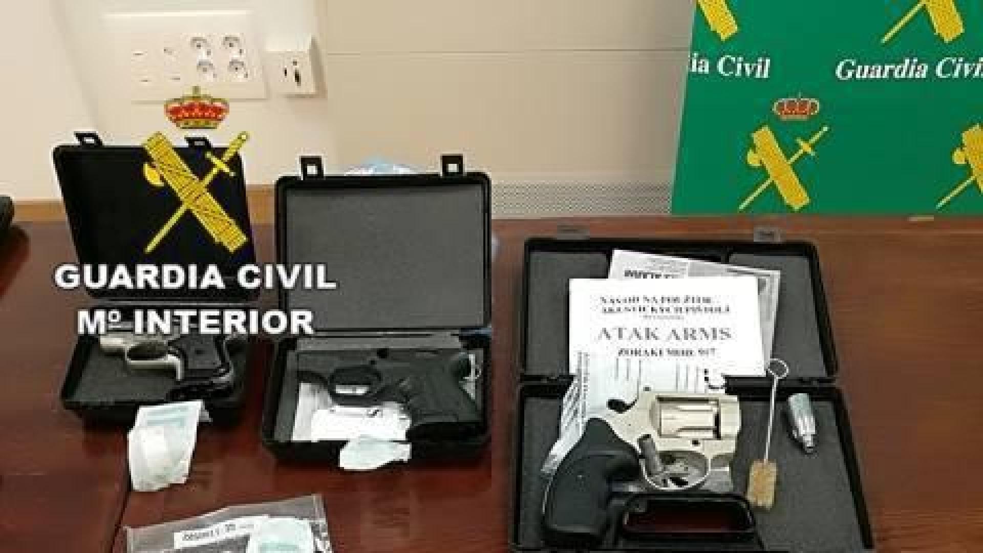 Condenan a un joven pamplonés por traficar con armas en Internet