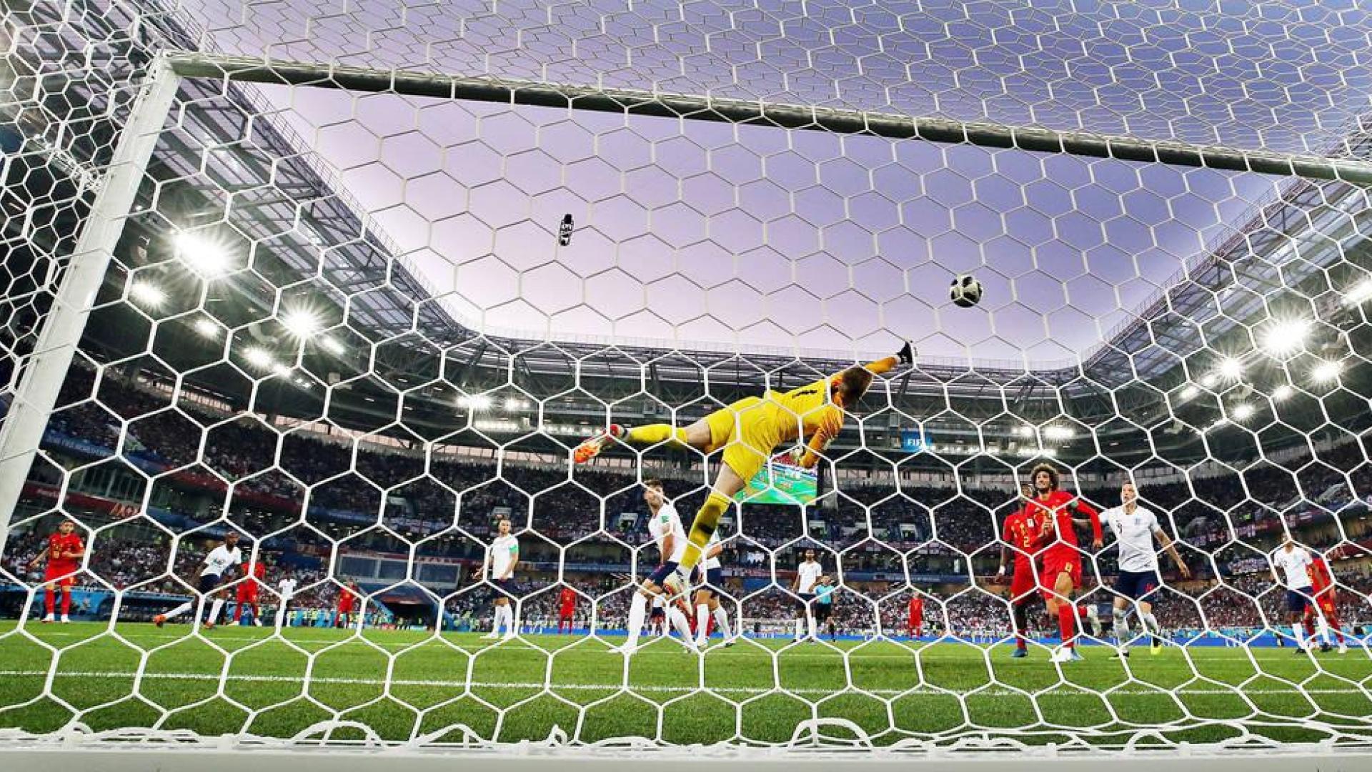 Un golazo de Januzaj da el primer puesto a Bélgica