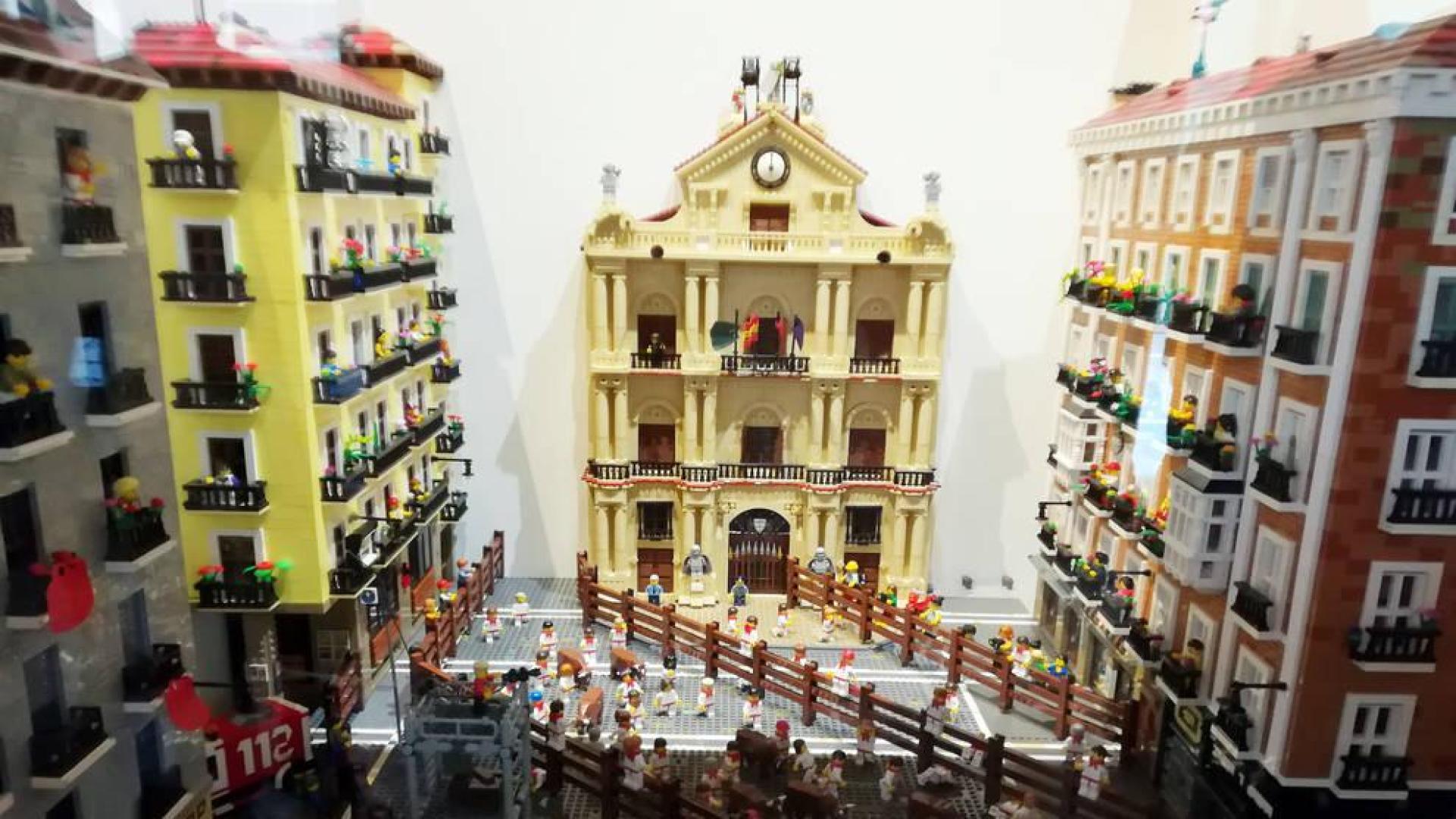 20 carteles de San Fermín, un encierro con piezas de lego y más, en el Condestable