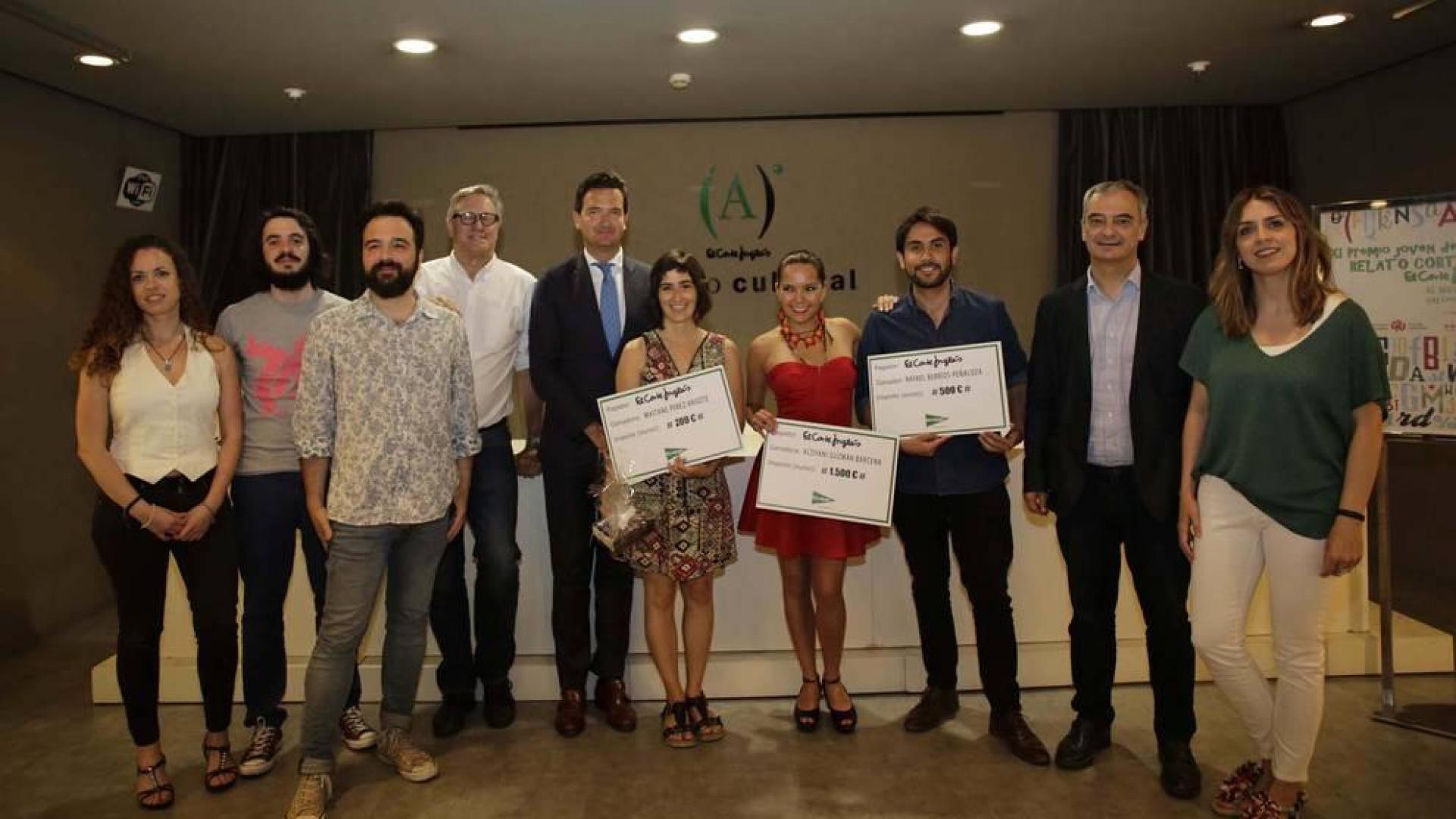 Acoyani Guzmán recoge el premio Joven de Relato Corto